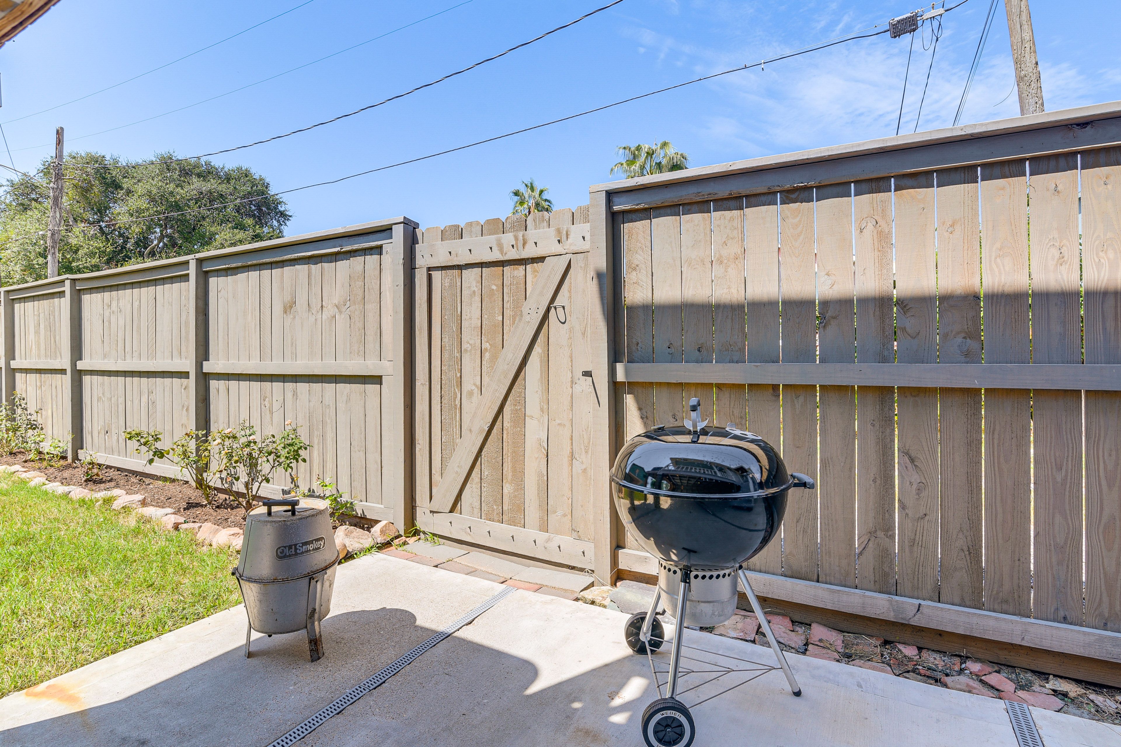 Patio | Charcoal Grill | Dining Space | Lounge Furniture