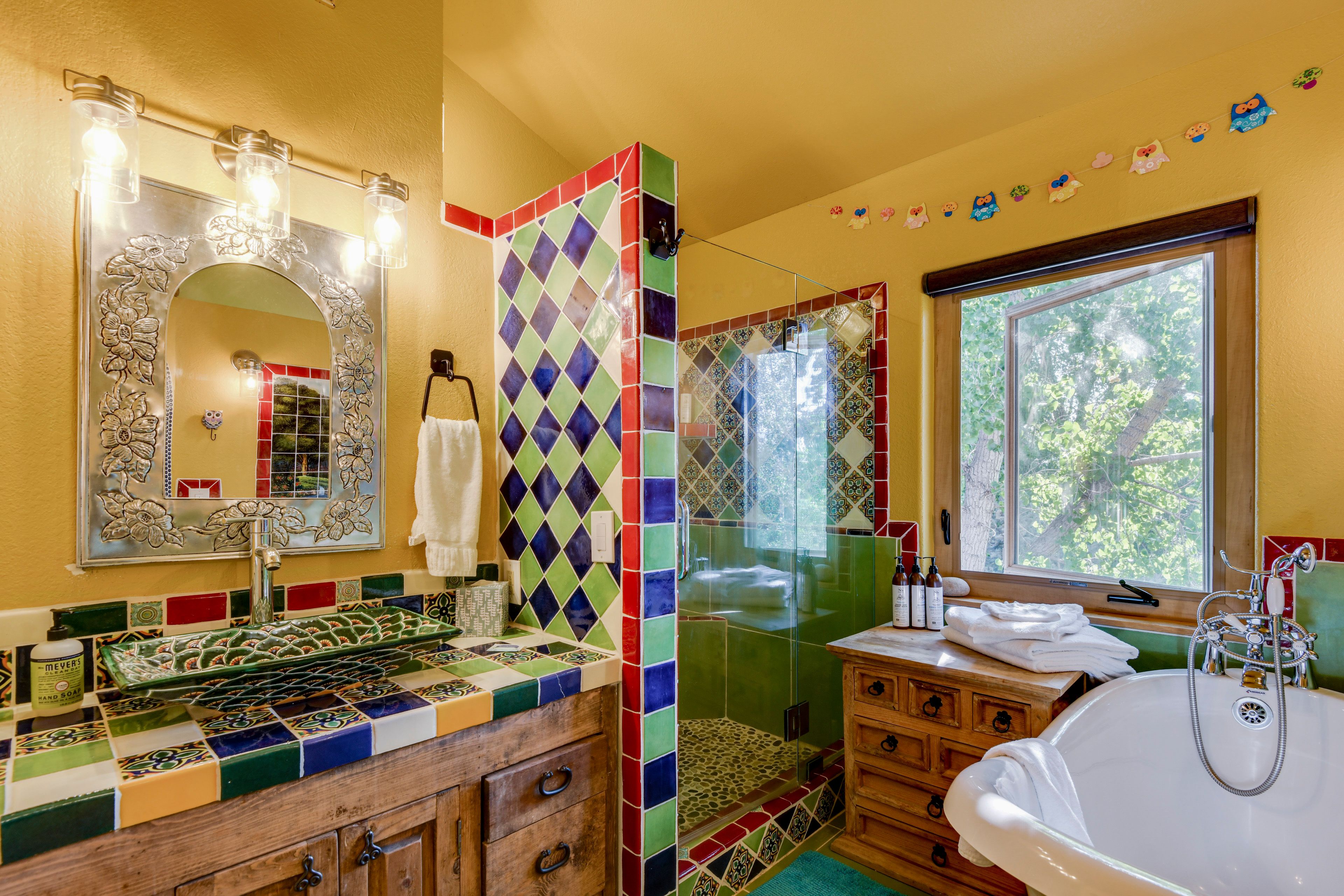 En-Suite Bathroom | Towels Provided | 2nd Floor