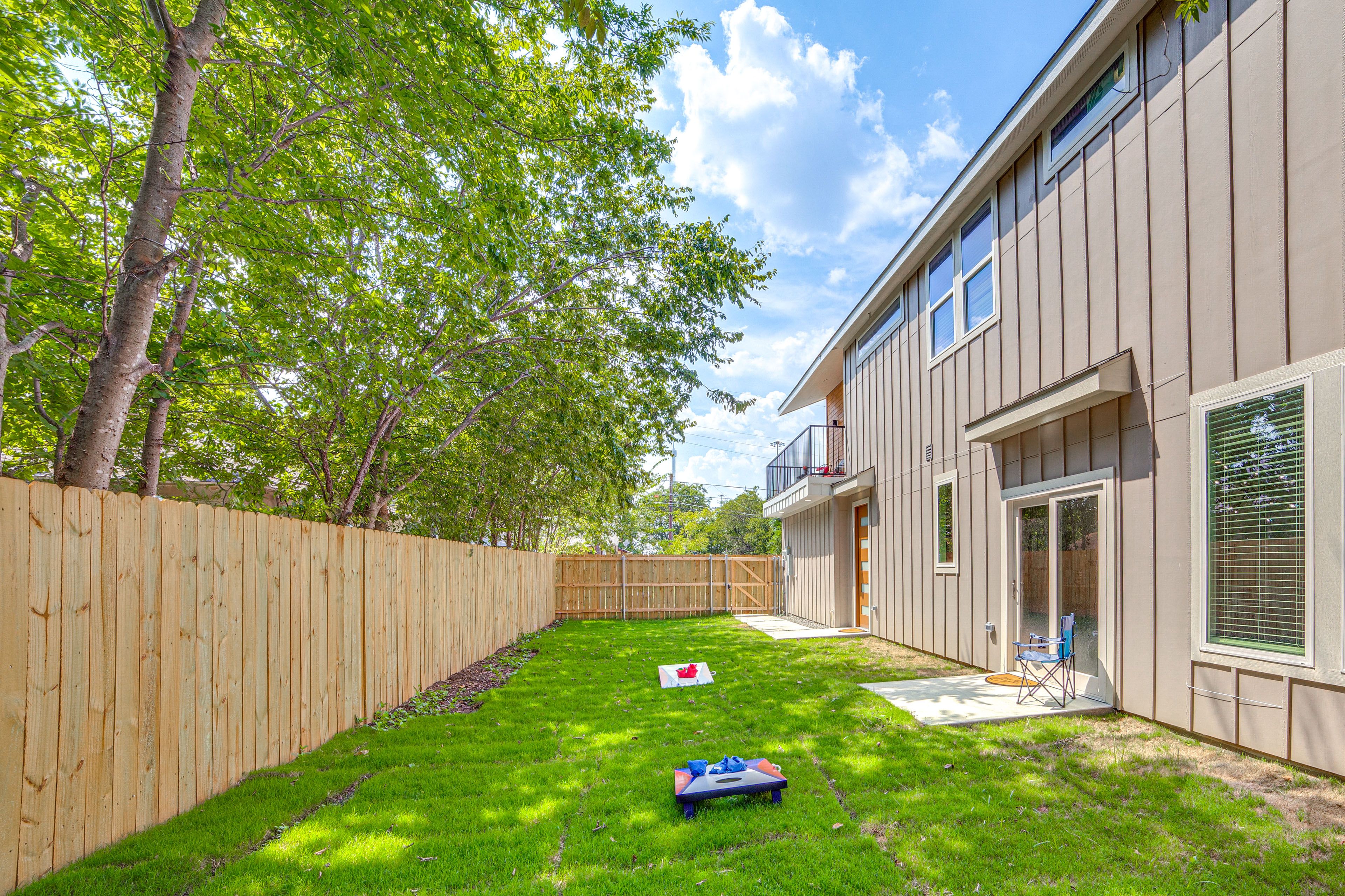 Fenced Yard | Charcoal Grill | Cornhole