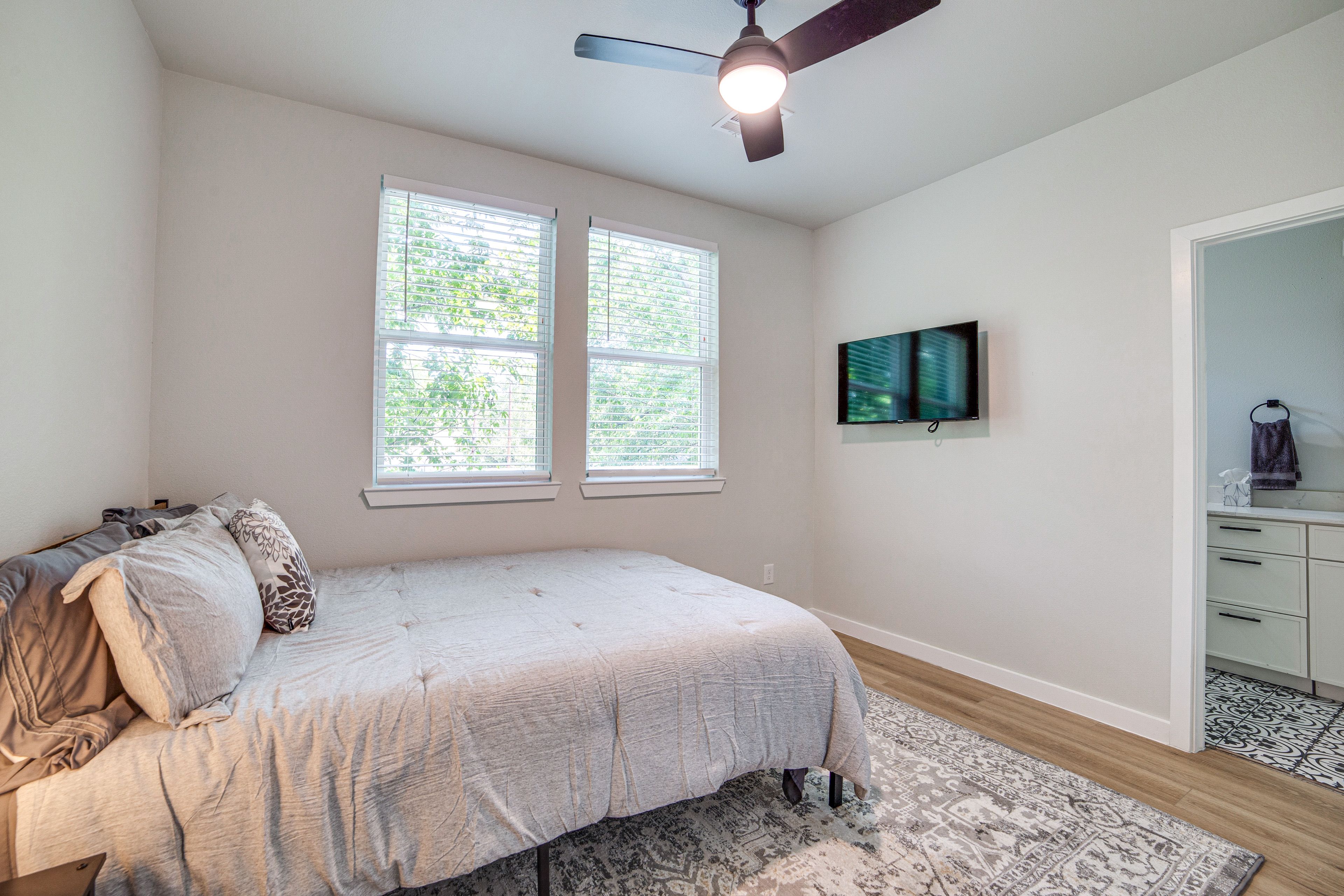 Bedroom 2 | 2nd Floor | Queen Bed | En-Suite Bathroom