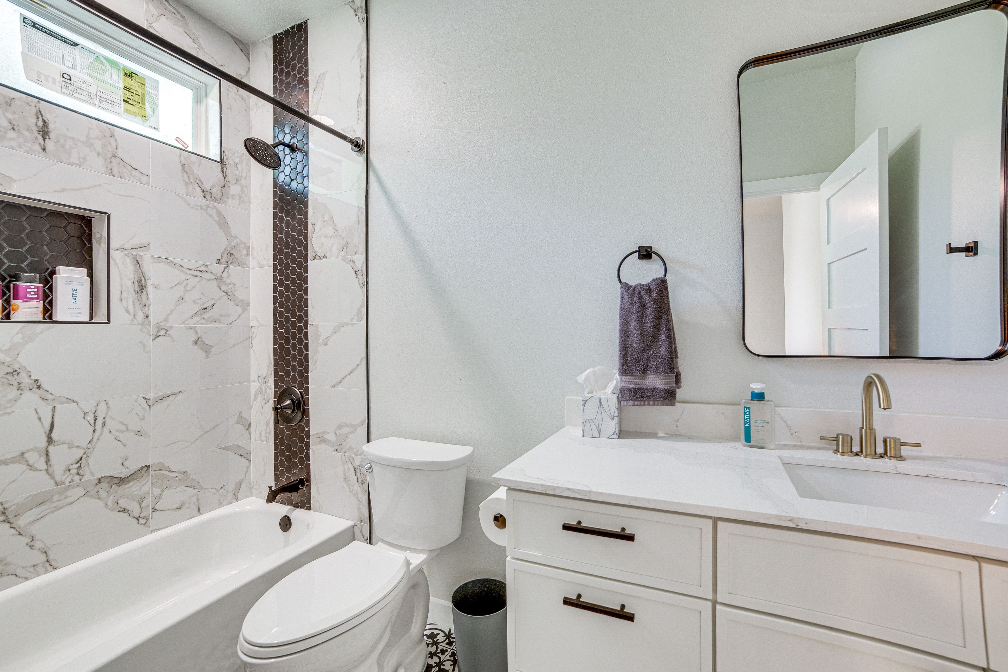 Full Bathroom | 2nd Floor