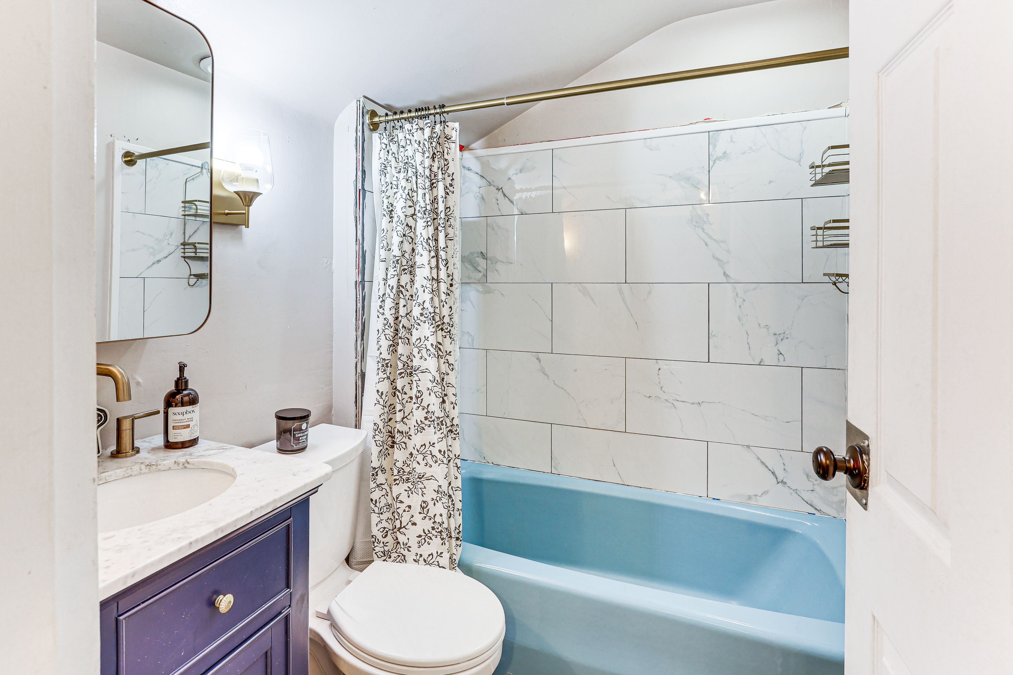 Full Bathroom | 2nd Floor