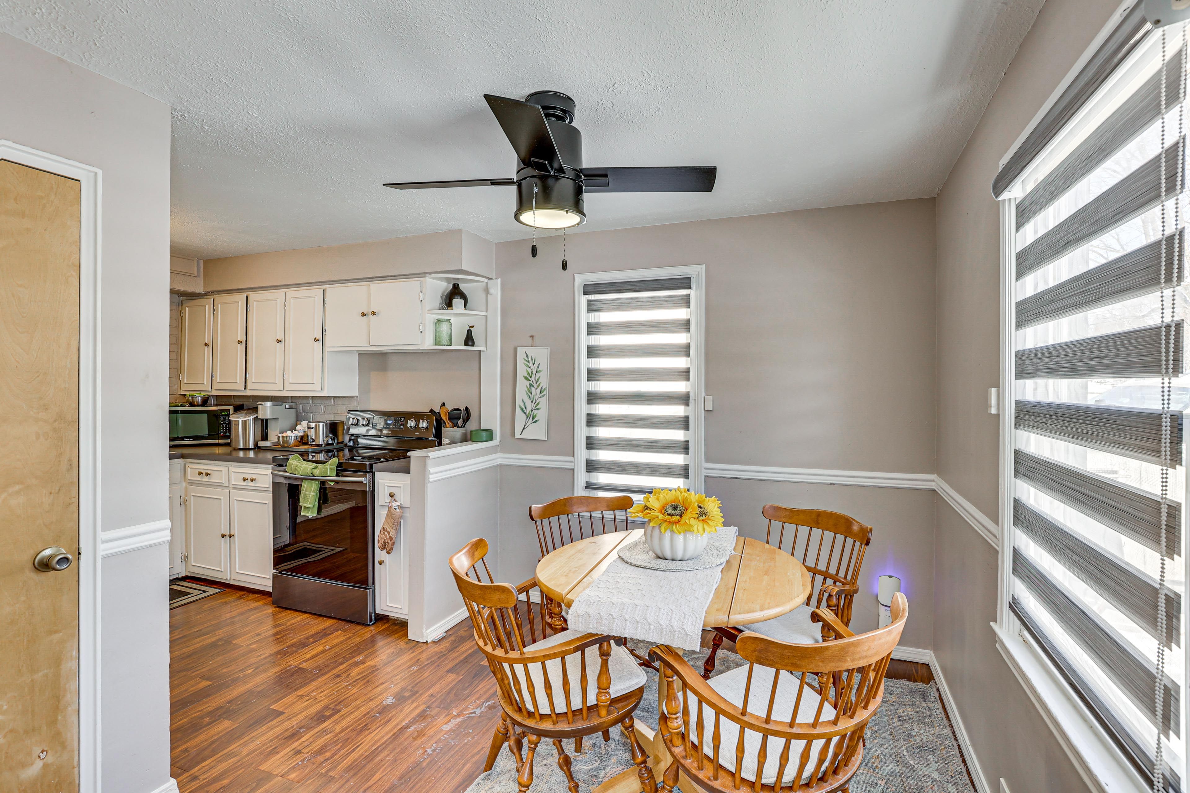 Dining Table | Dishware & Flatware