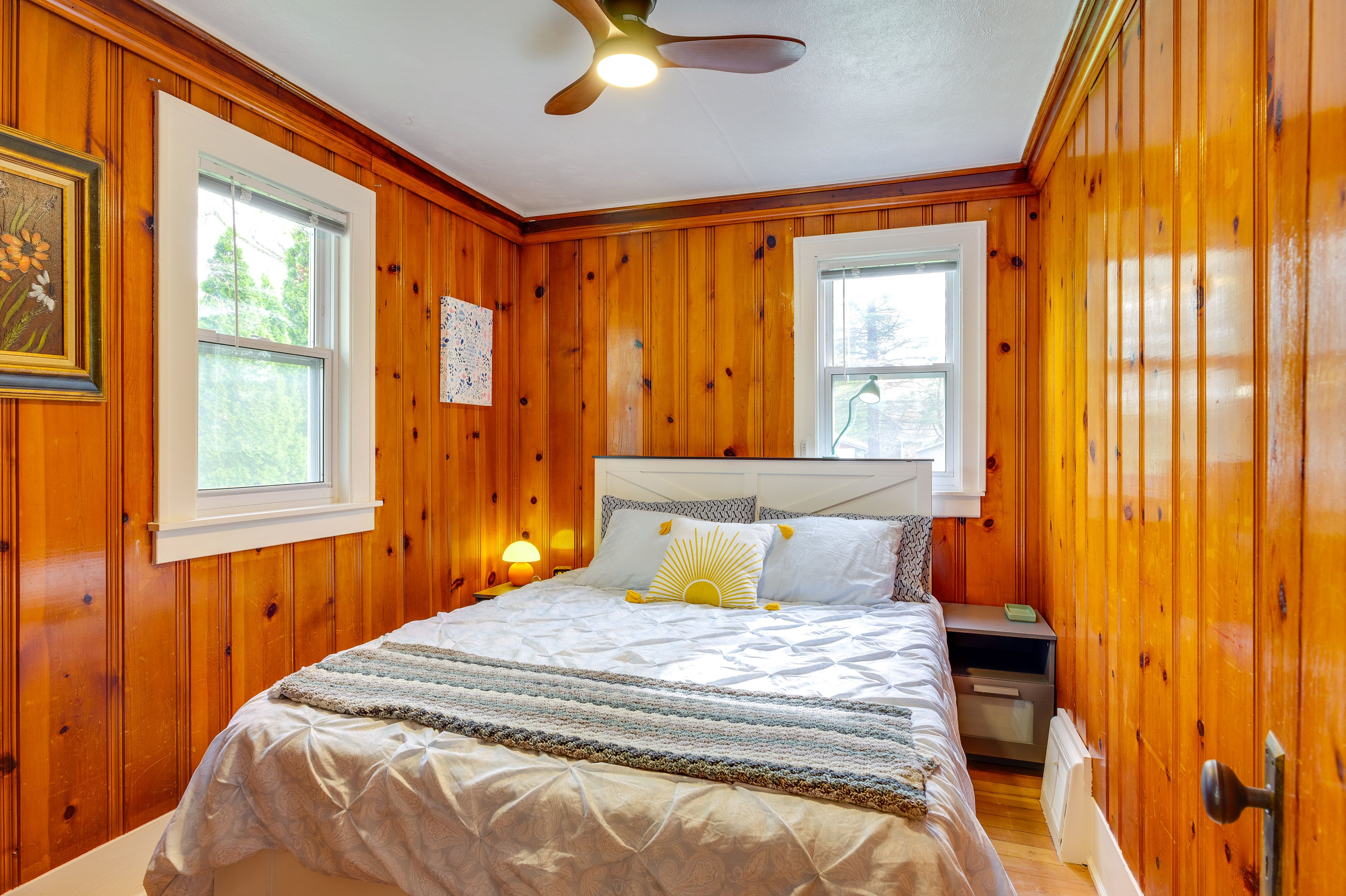 Bedroom 1 | Queen Bed