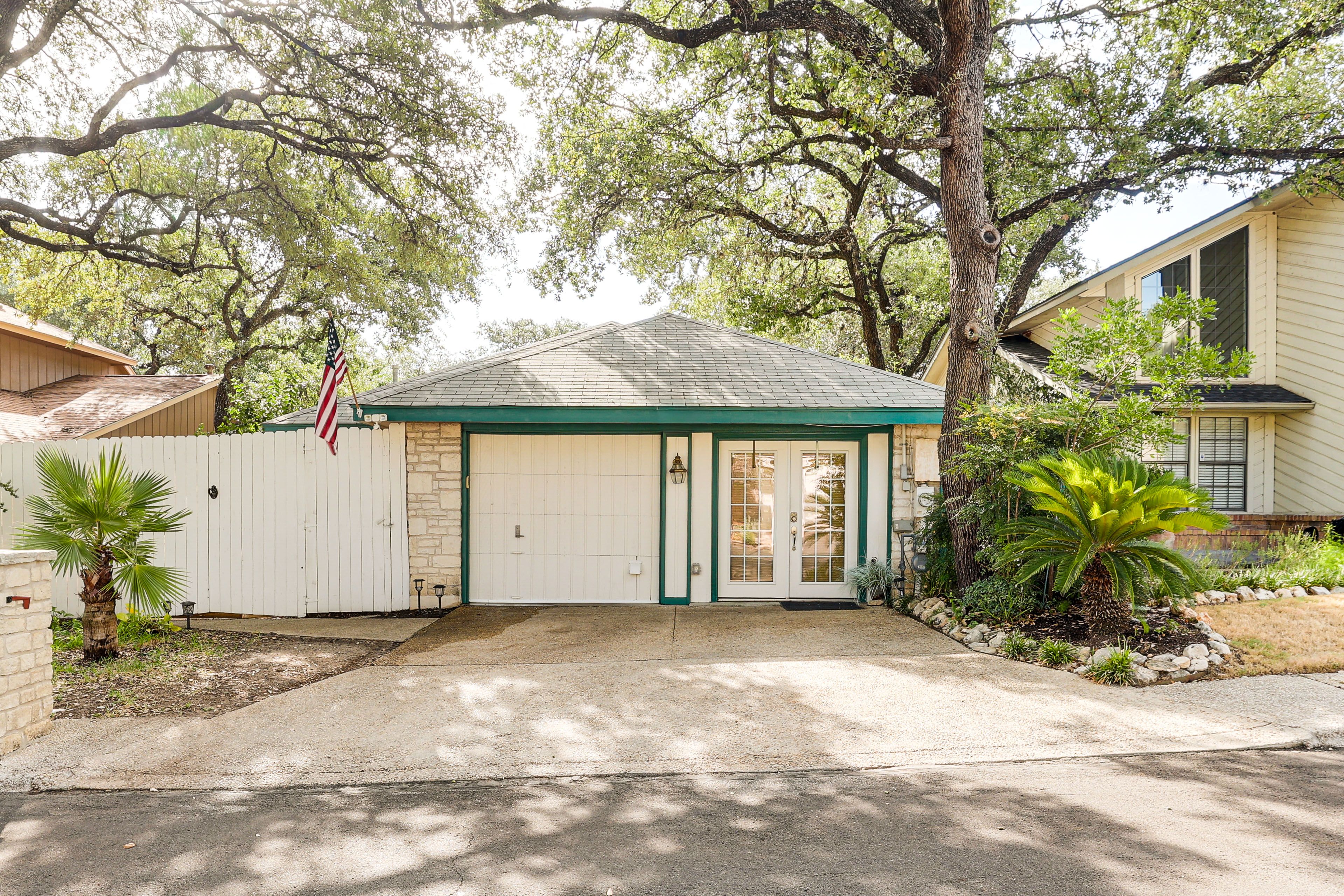 Parking | Carport (1 Vehicle) | Driveway (1 Vehicle)
