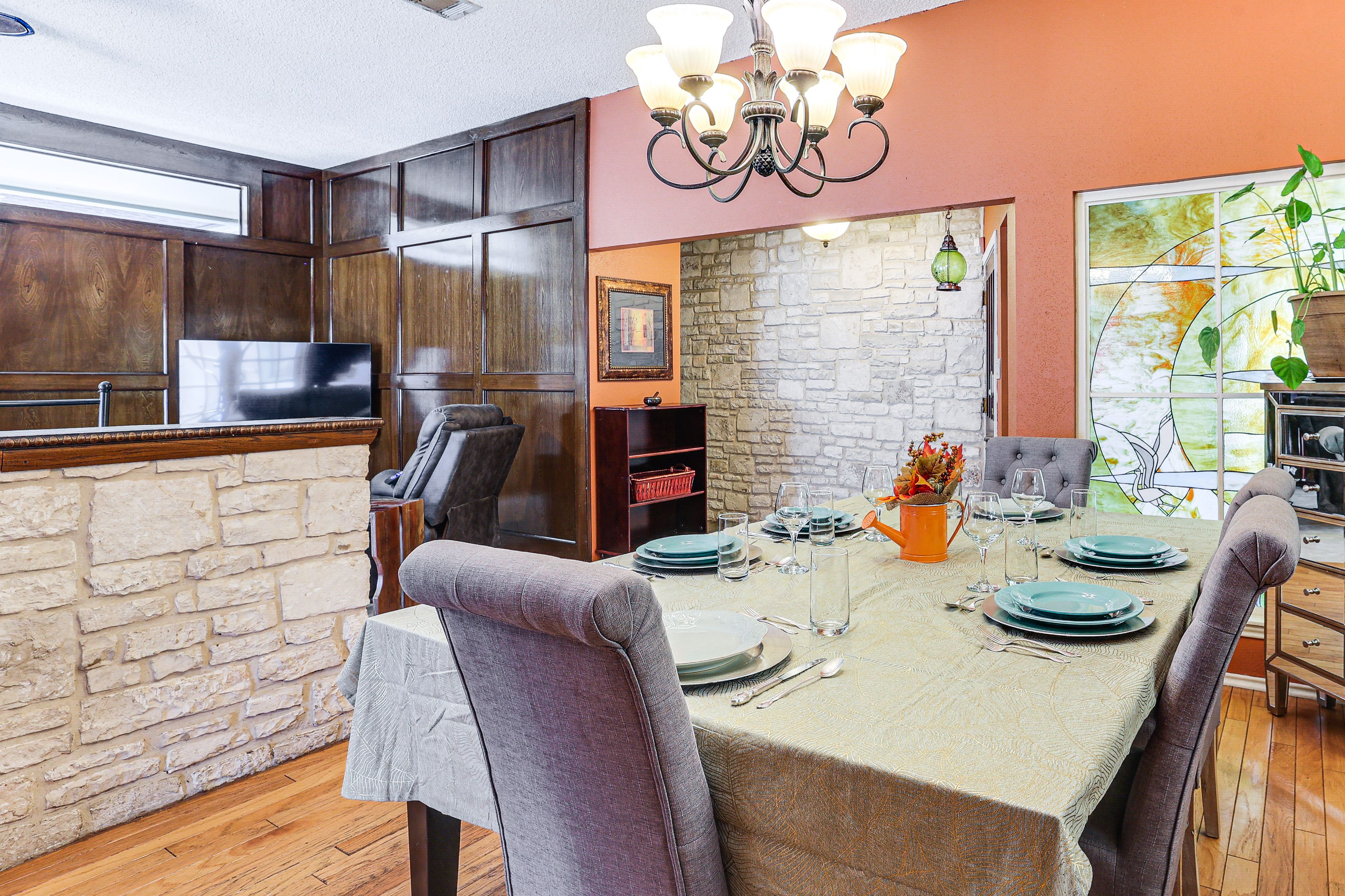 Dining Area | Dishware/Flatware
