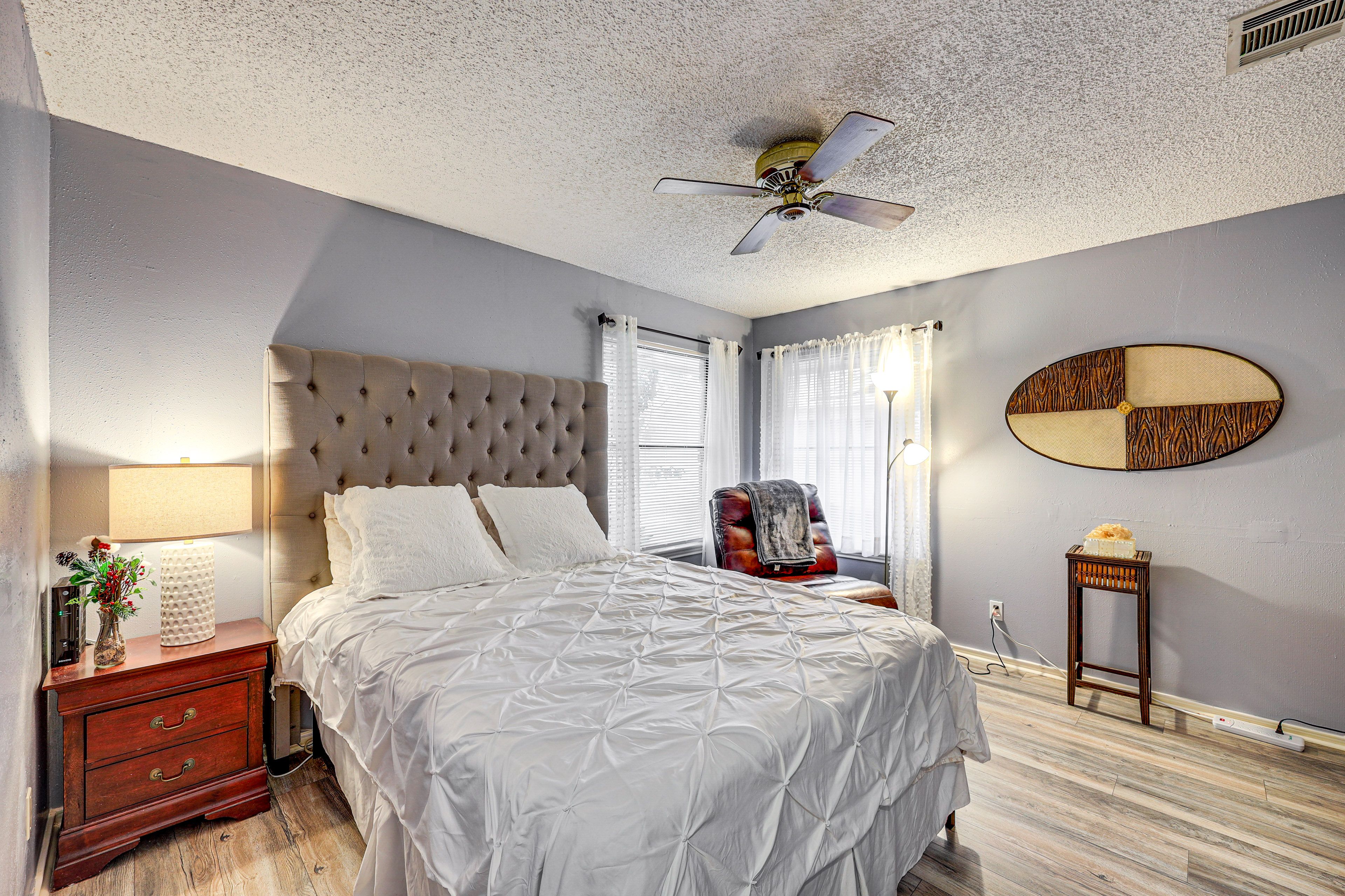 Bedroom 3 | Queen Bed