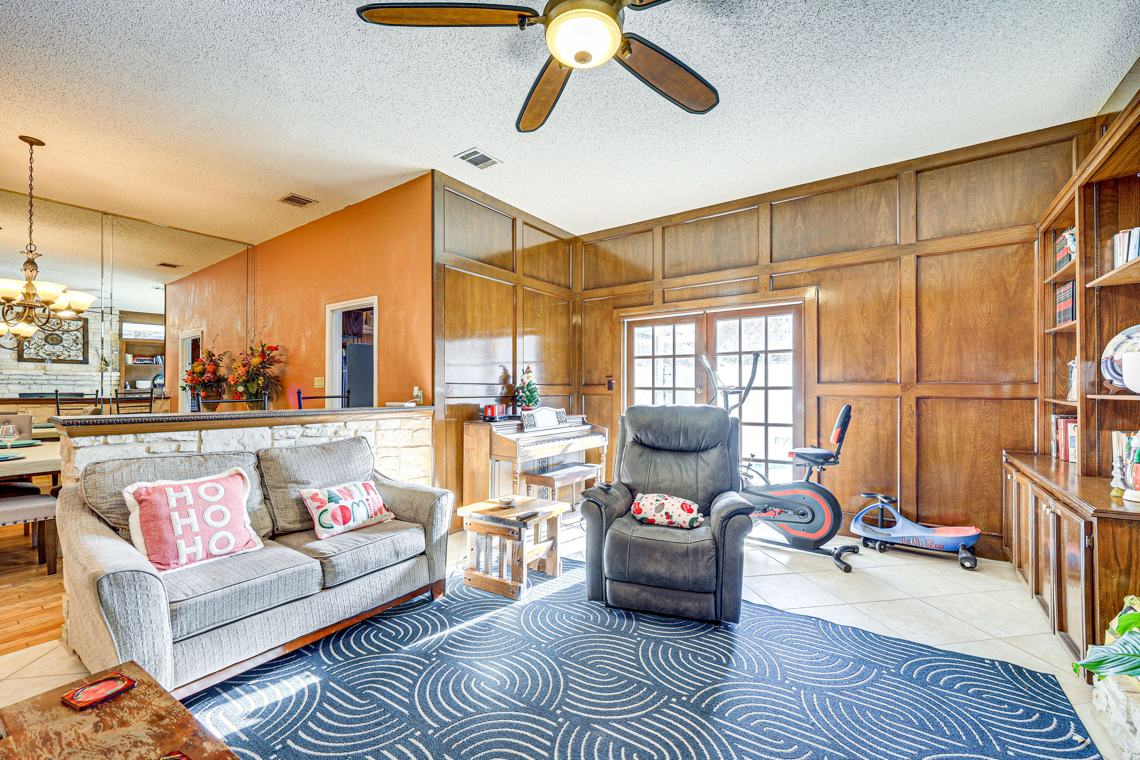 Living Room | Smart TV | Books | Piano