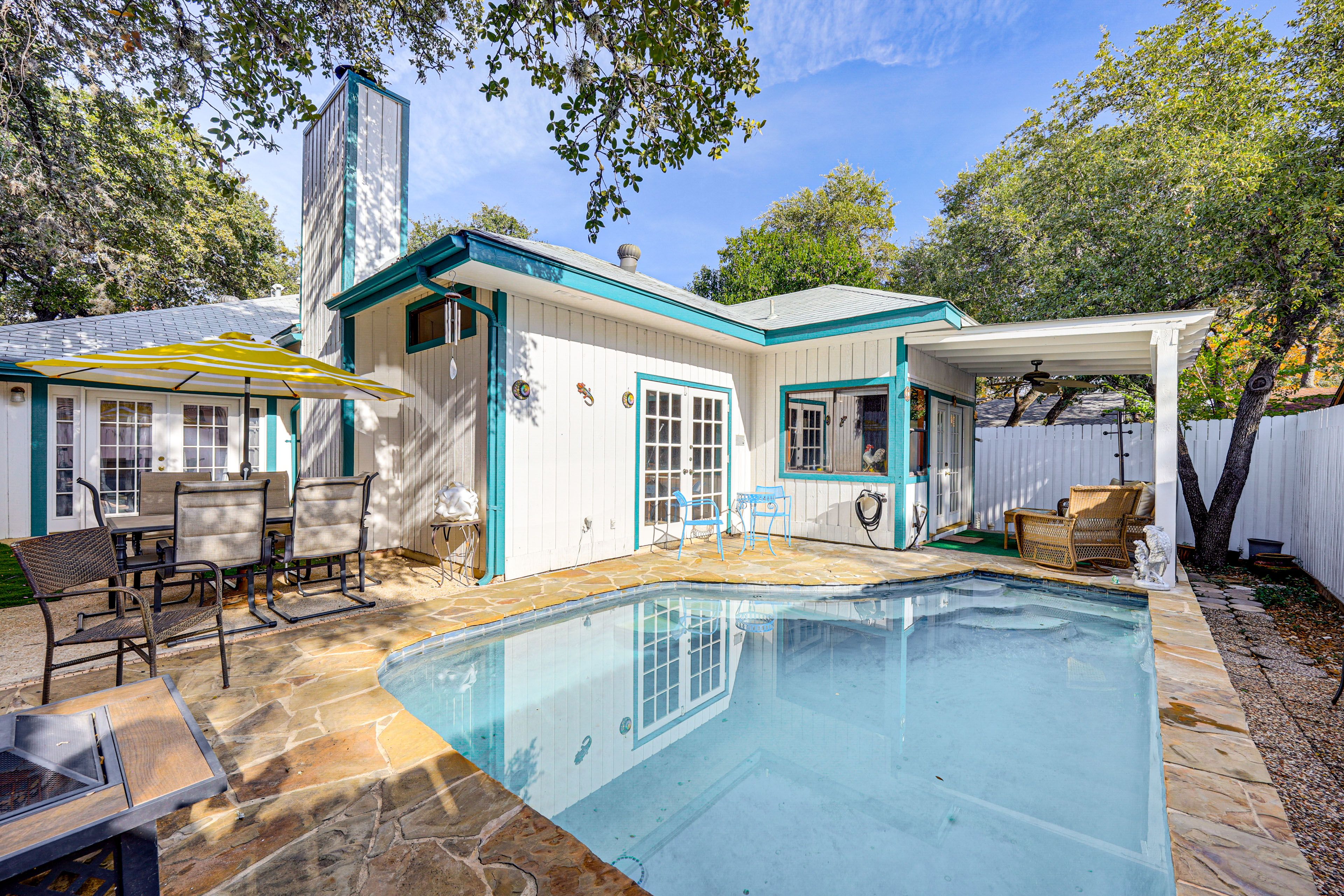 San Antonio Vacation Rental | 3BR | 2BA | 1,800 Sq Ft | Stairs Required