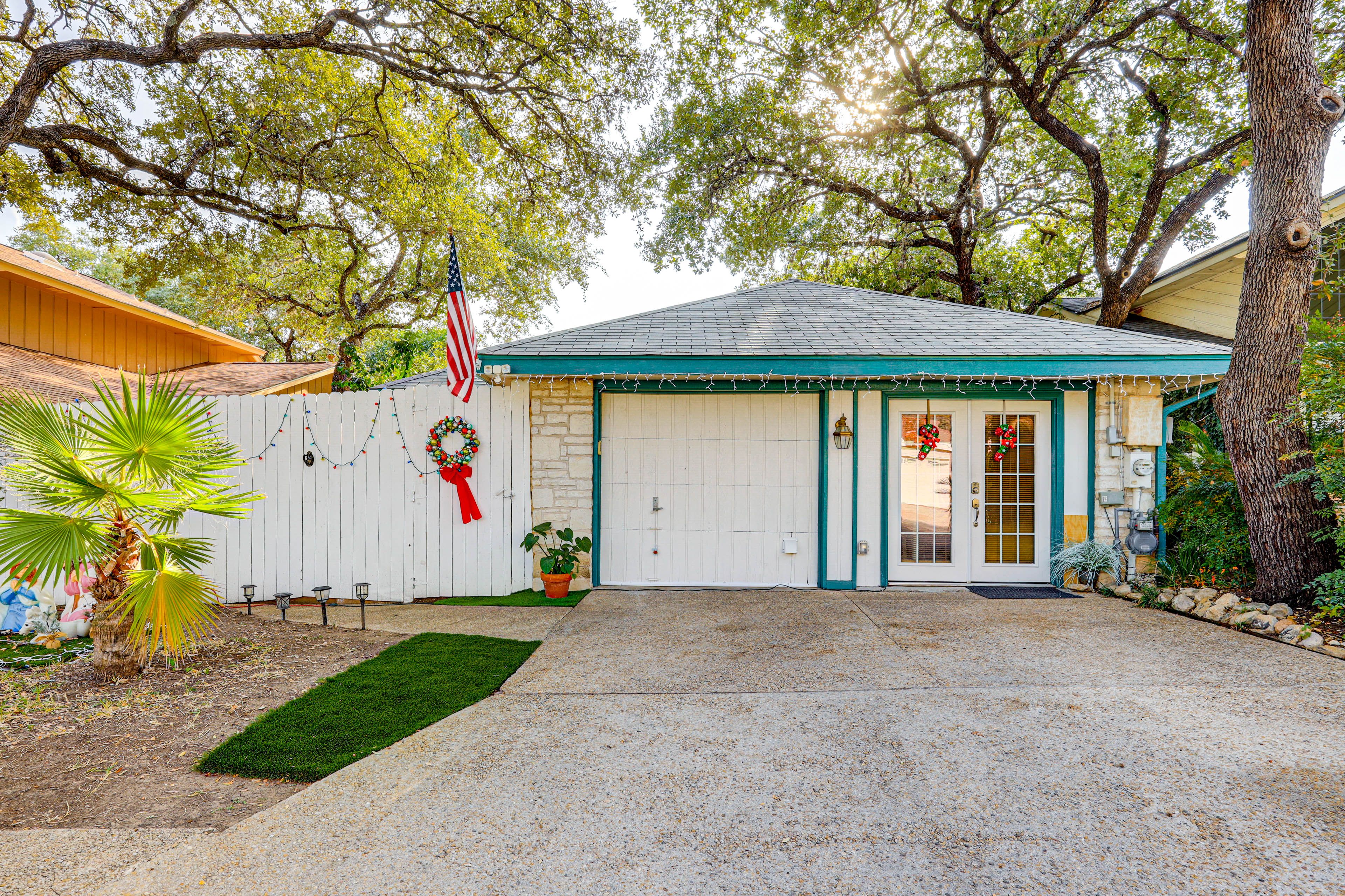 Parking | Carport (1 Vehicle) | Driveway (1 Vehicle)