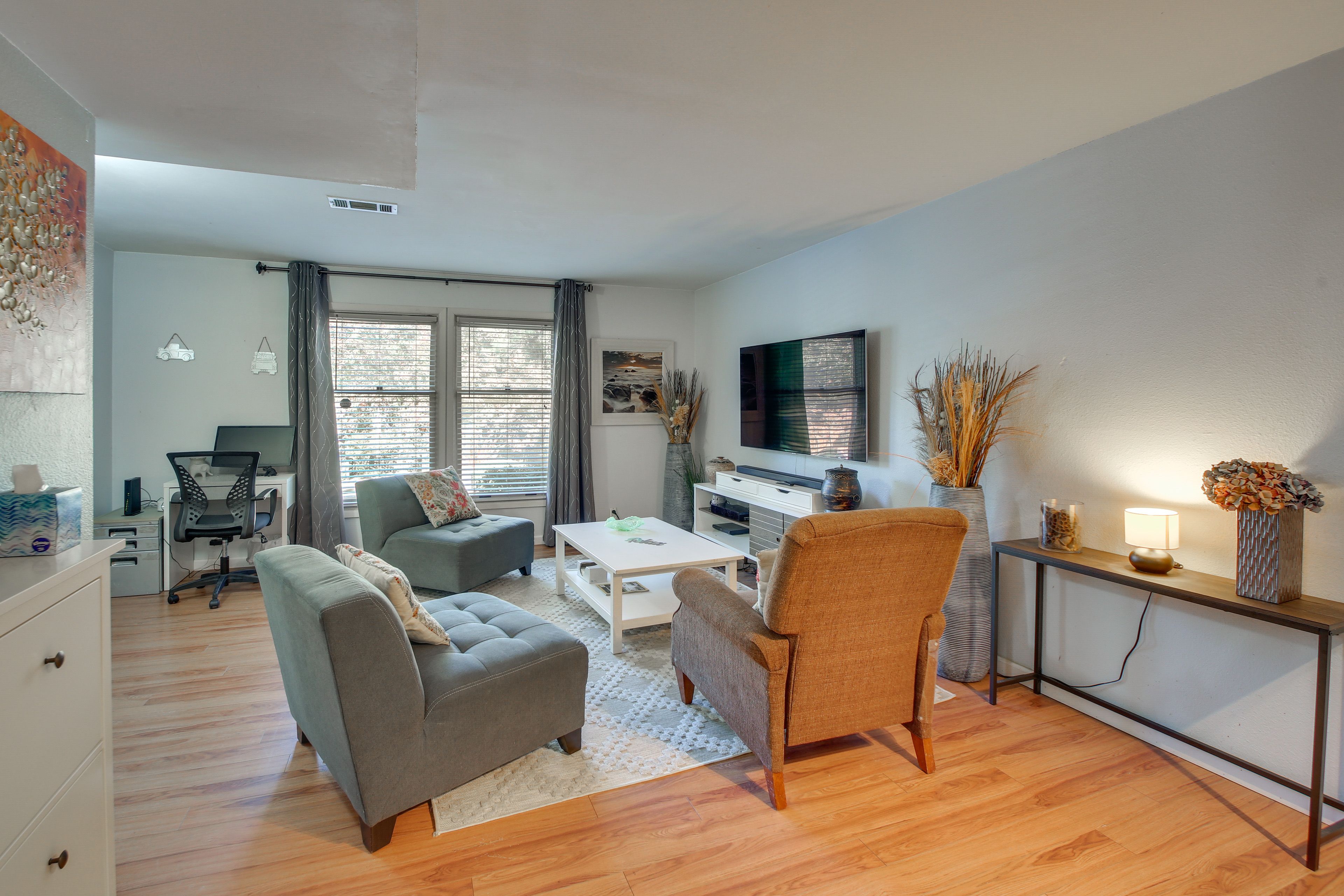 Living Room | 1st Floor | Smart TV