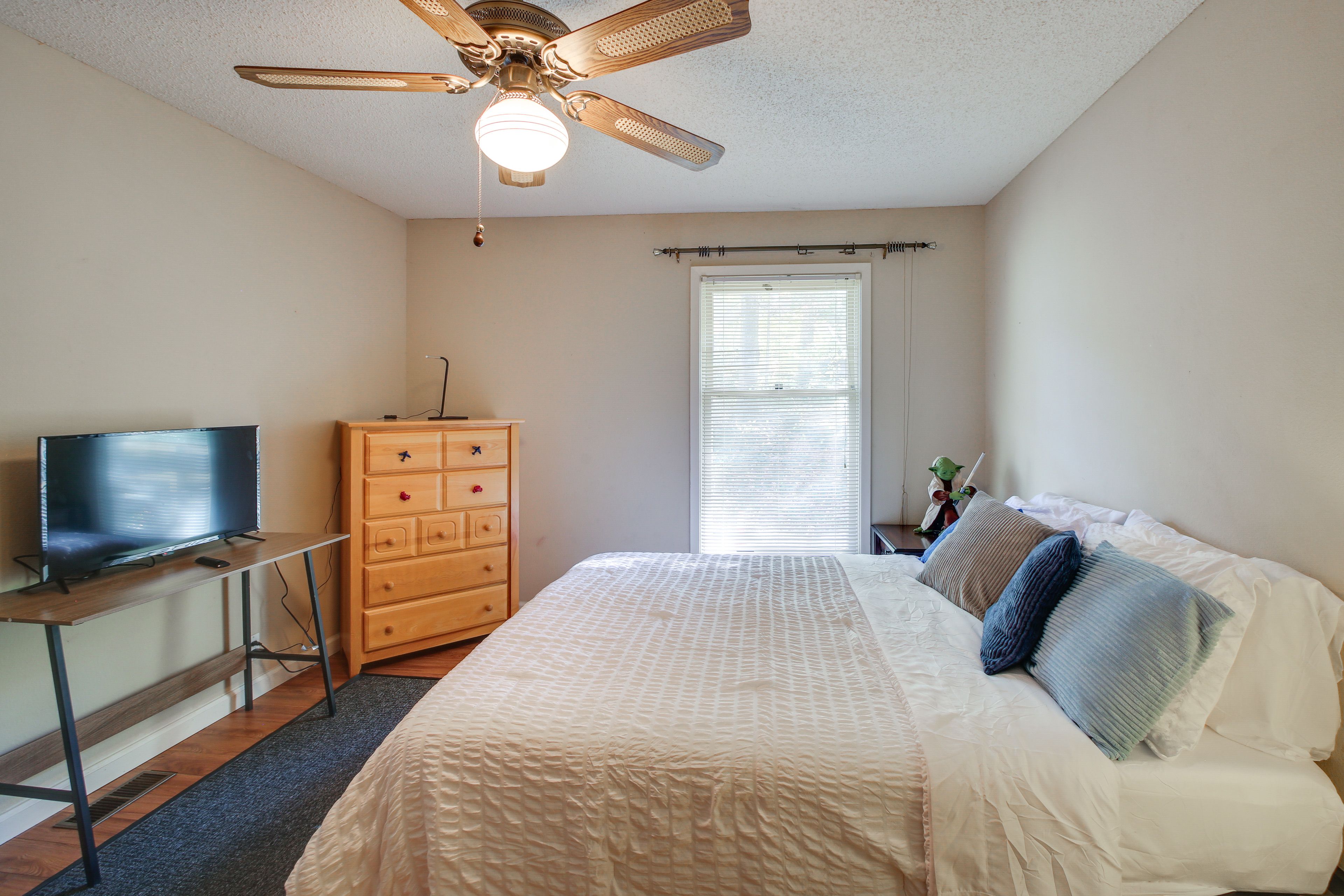 Bedroom 3 | 2nd Floor | Queen Bed