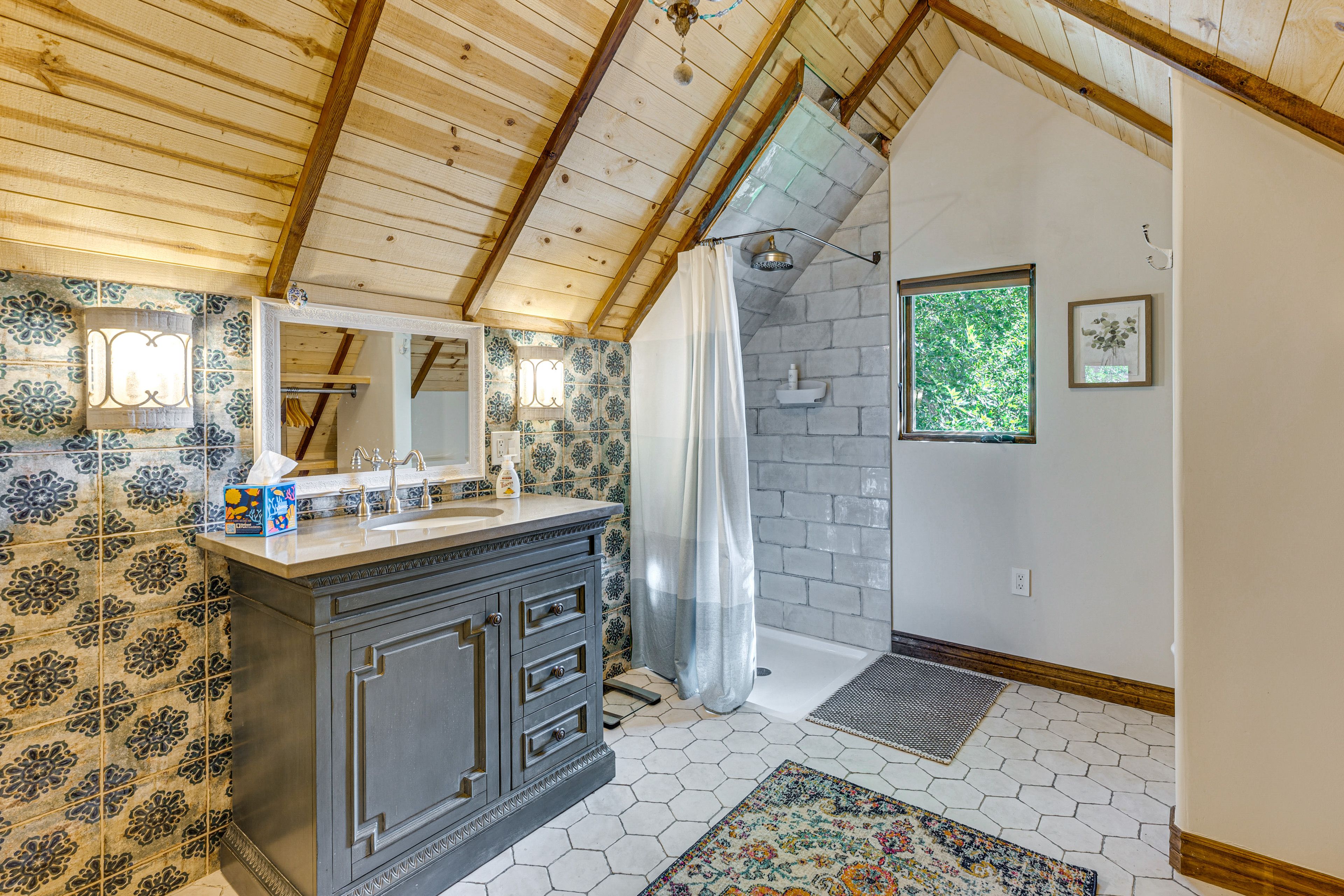 Full Bath | 2nd Floor