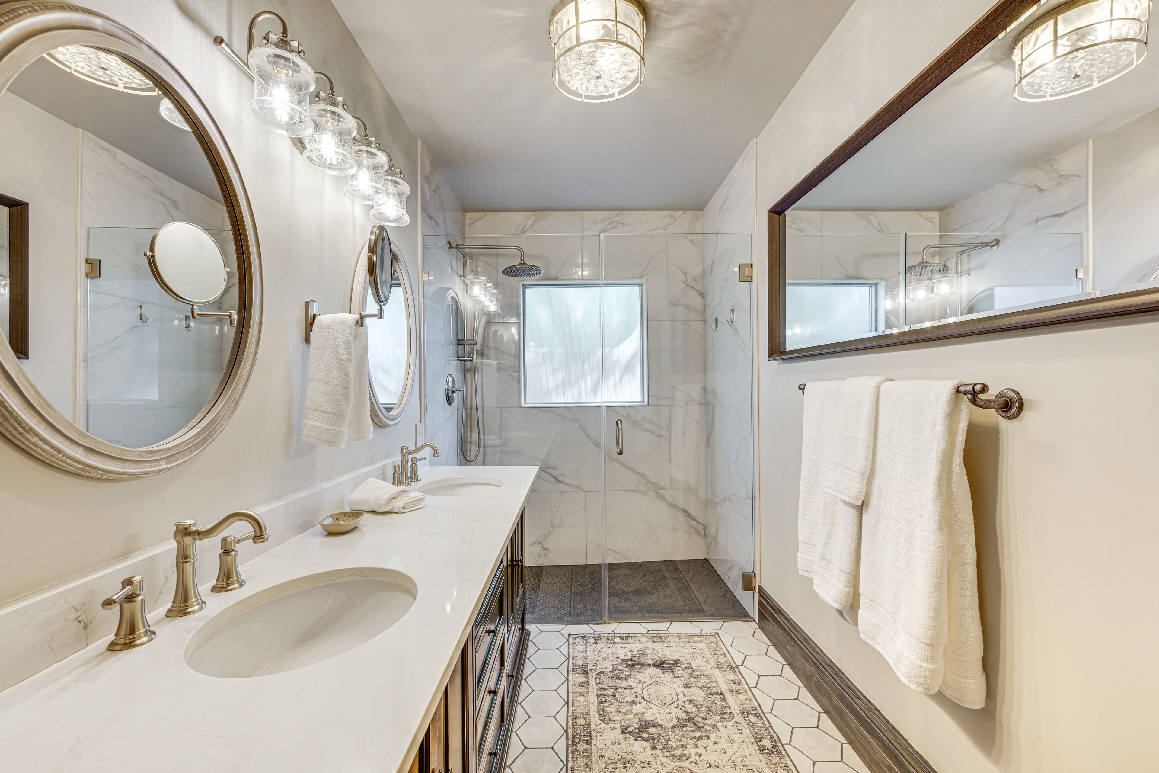 Full Bath | Towels | Hair Dryer | 1st Floor