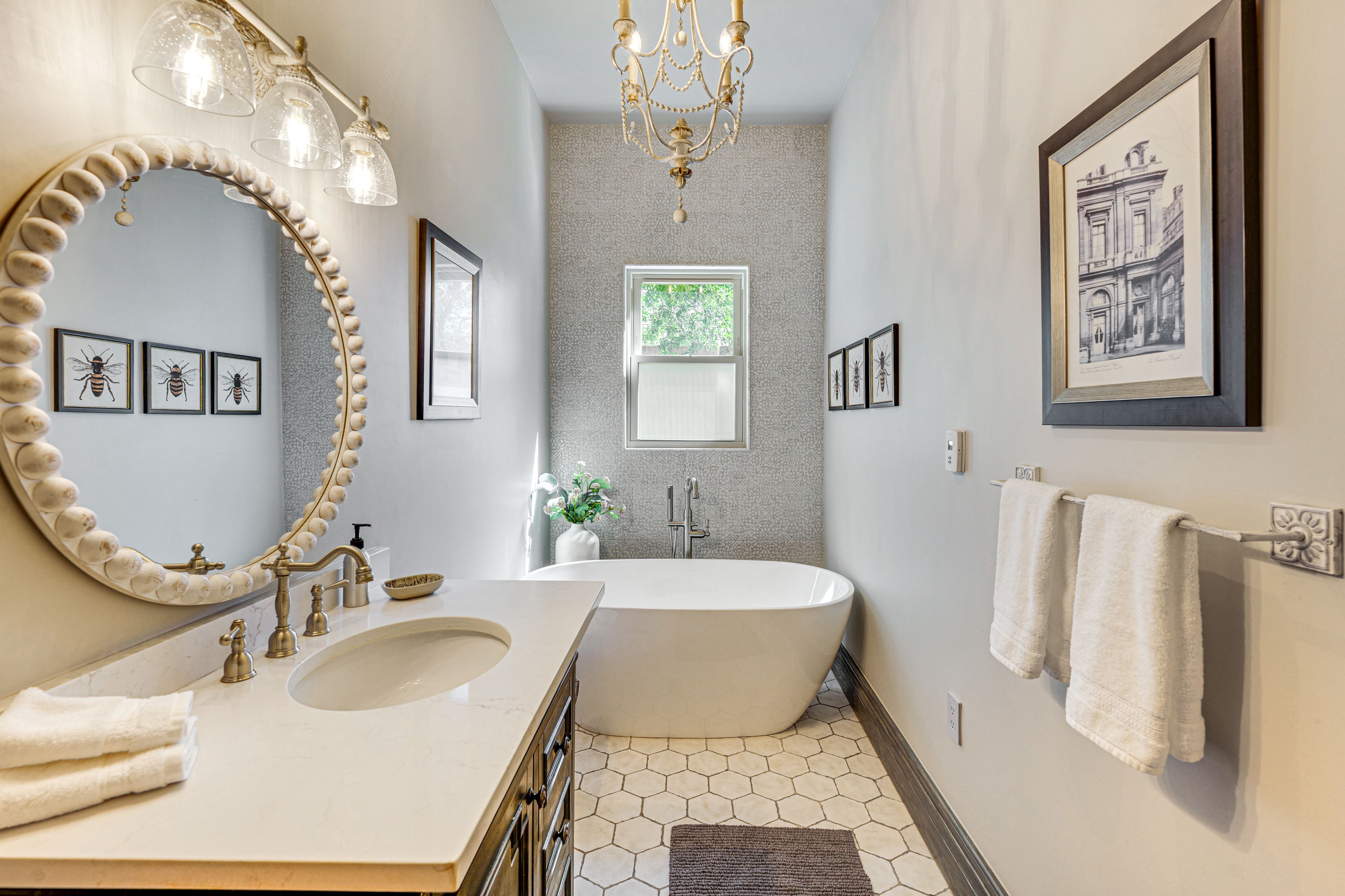 Full Bath | 1st Floor