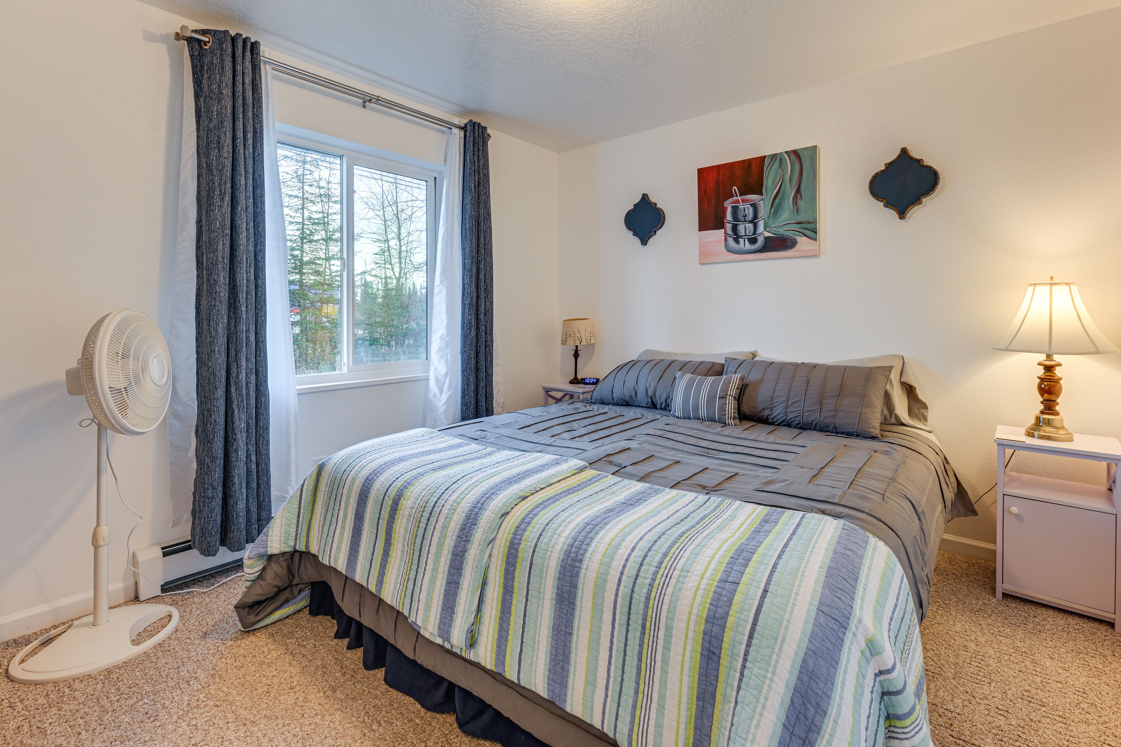Bedroom | King Bed | Linens Provided
