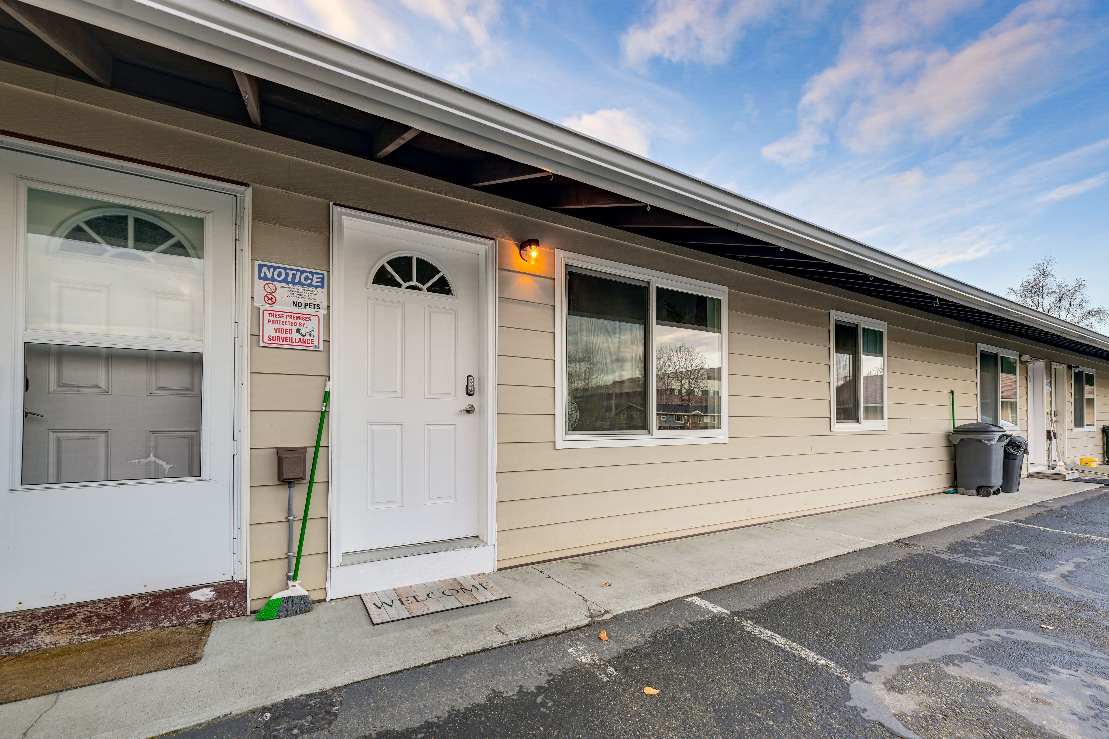Property Exterior | Single-Story Apartment
