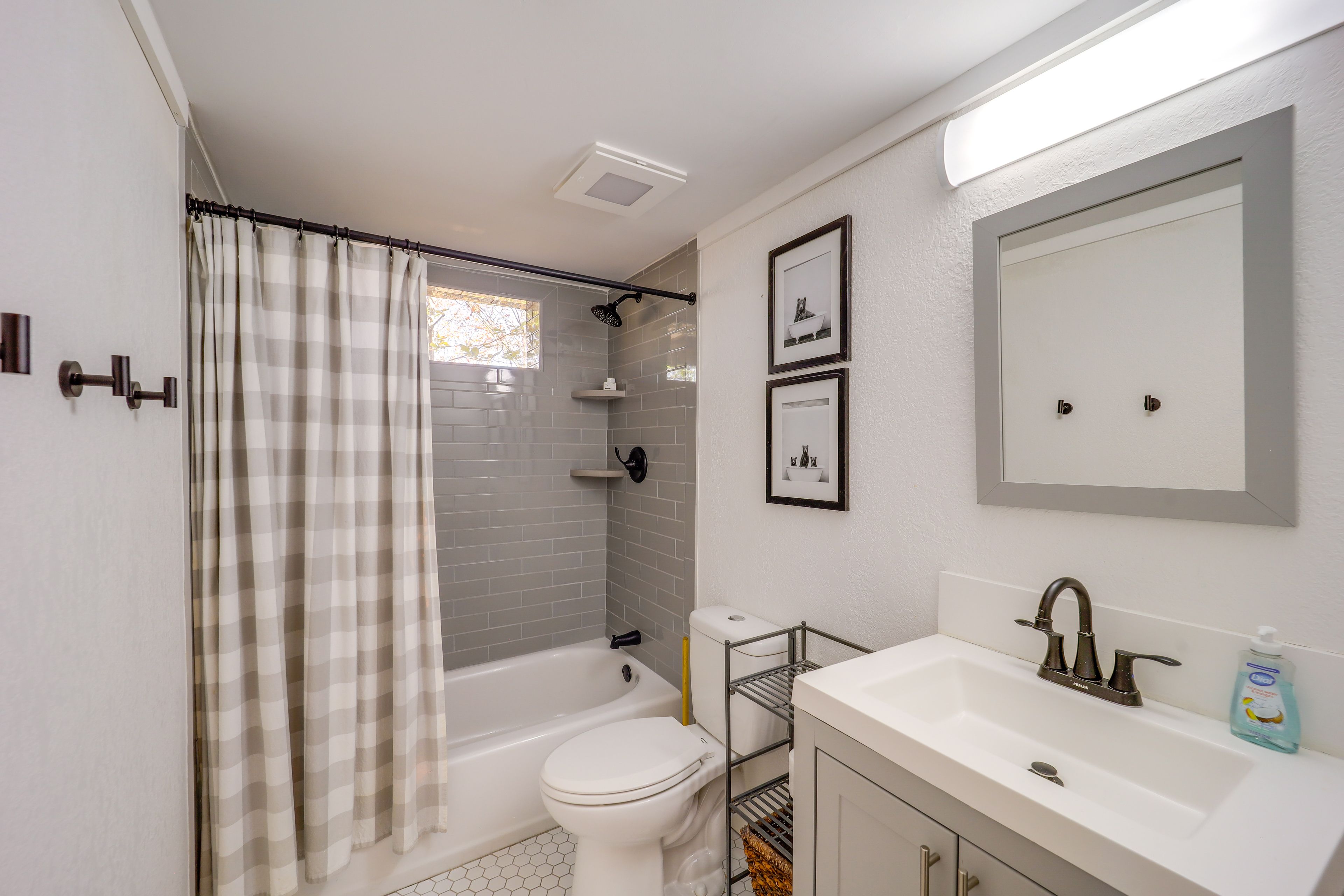Full Bathroom | Complimentary Toiletries | Lower Level