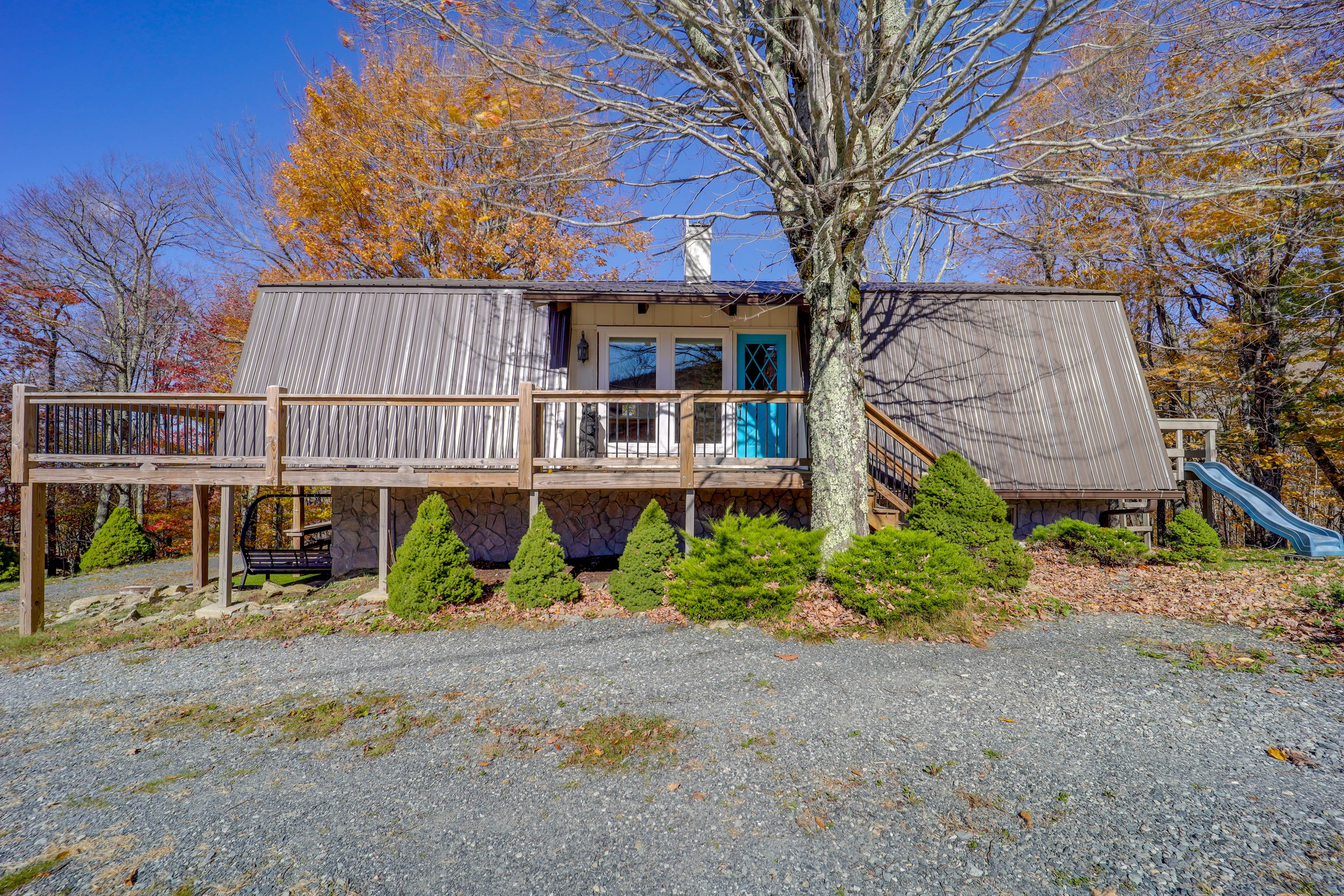 Parking | Gravel Driveway (3 Vehicles)