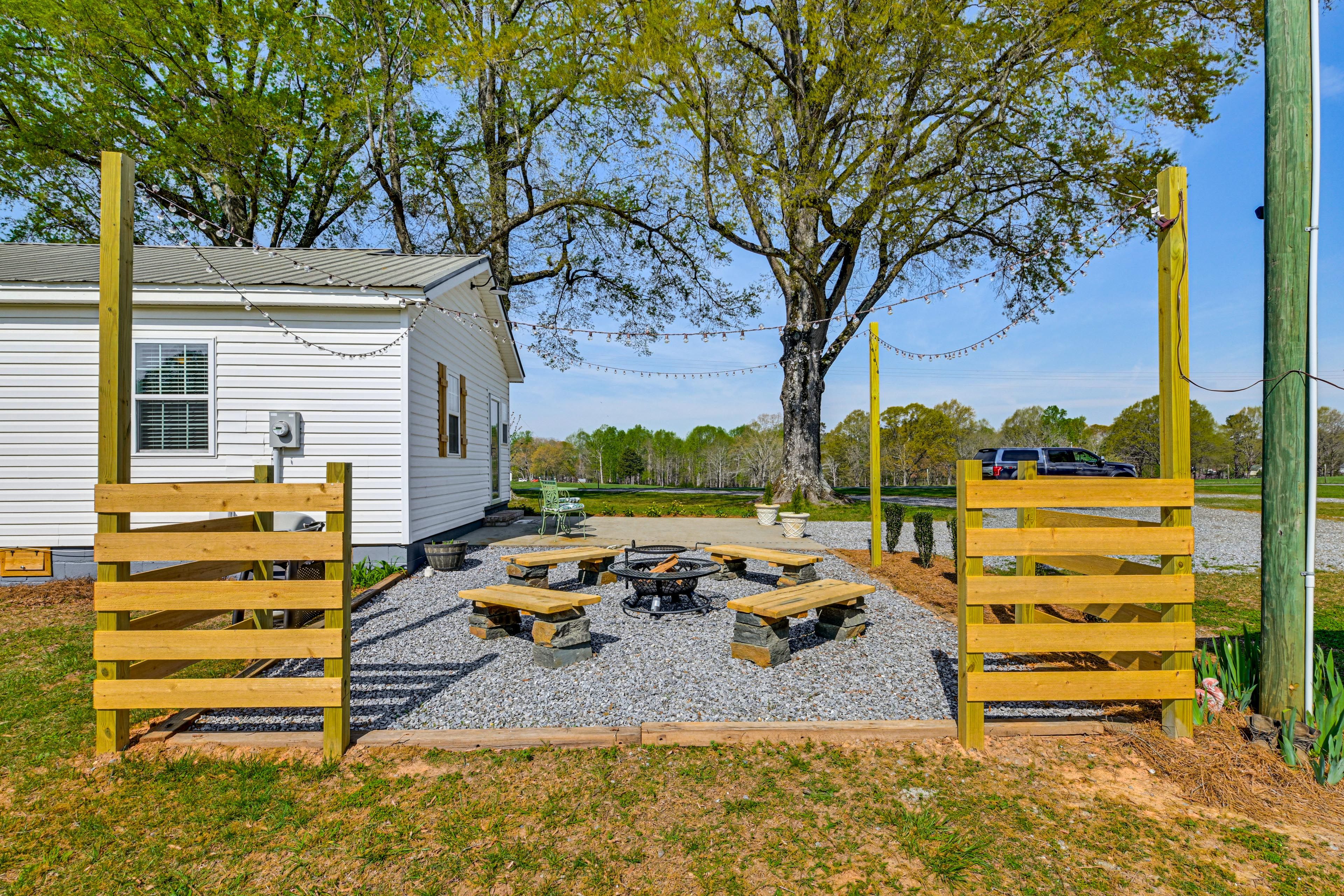 Crouse Vacation Rental | 2BR | 1BA | 900 Sq Ft
