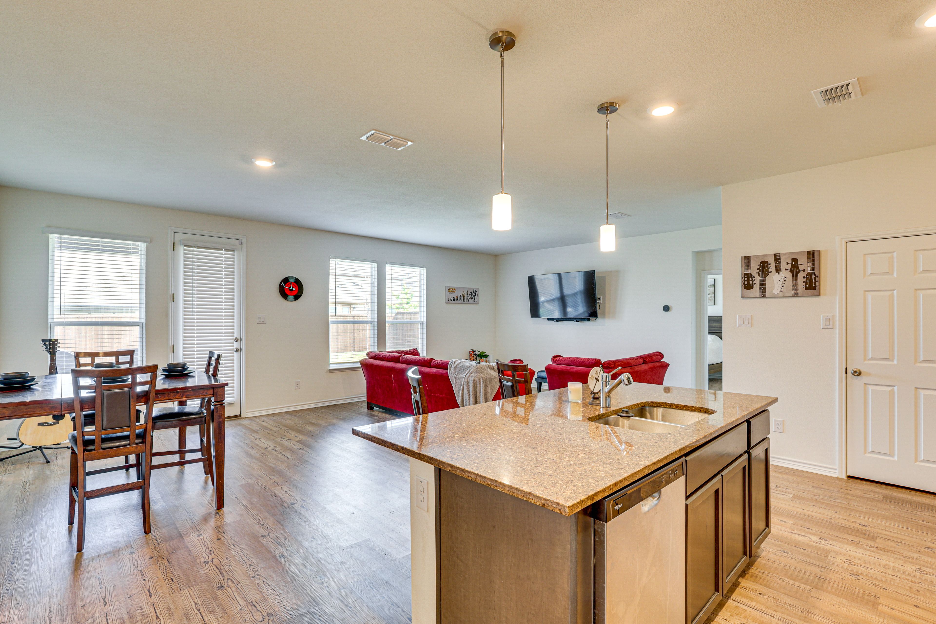 Dining Area | Breakfast Bar | Dishware/Flatware