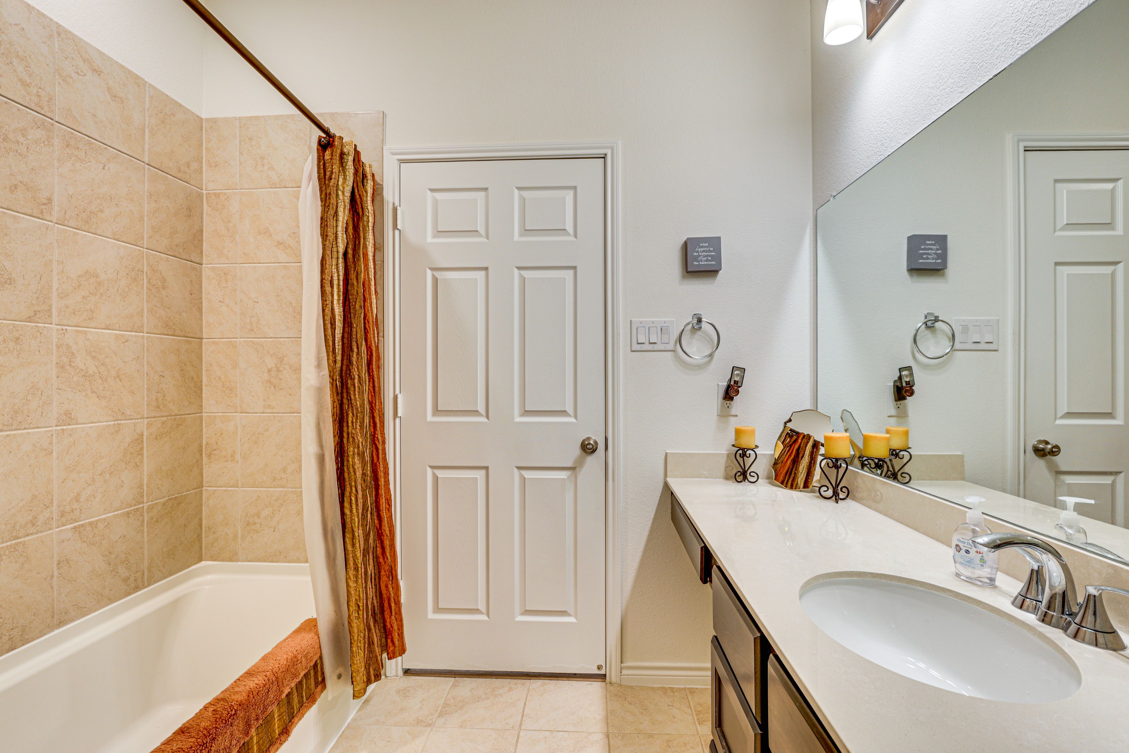 Full Bathroom | Complimentary Toiletries