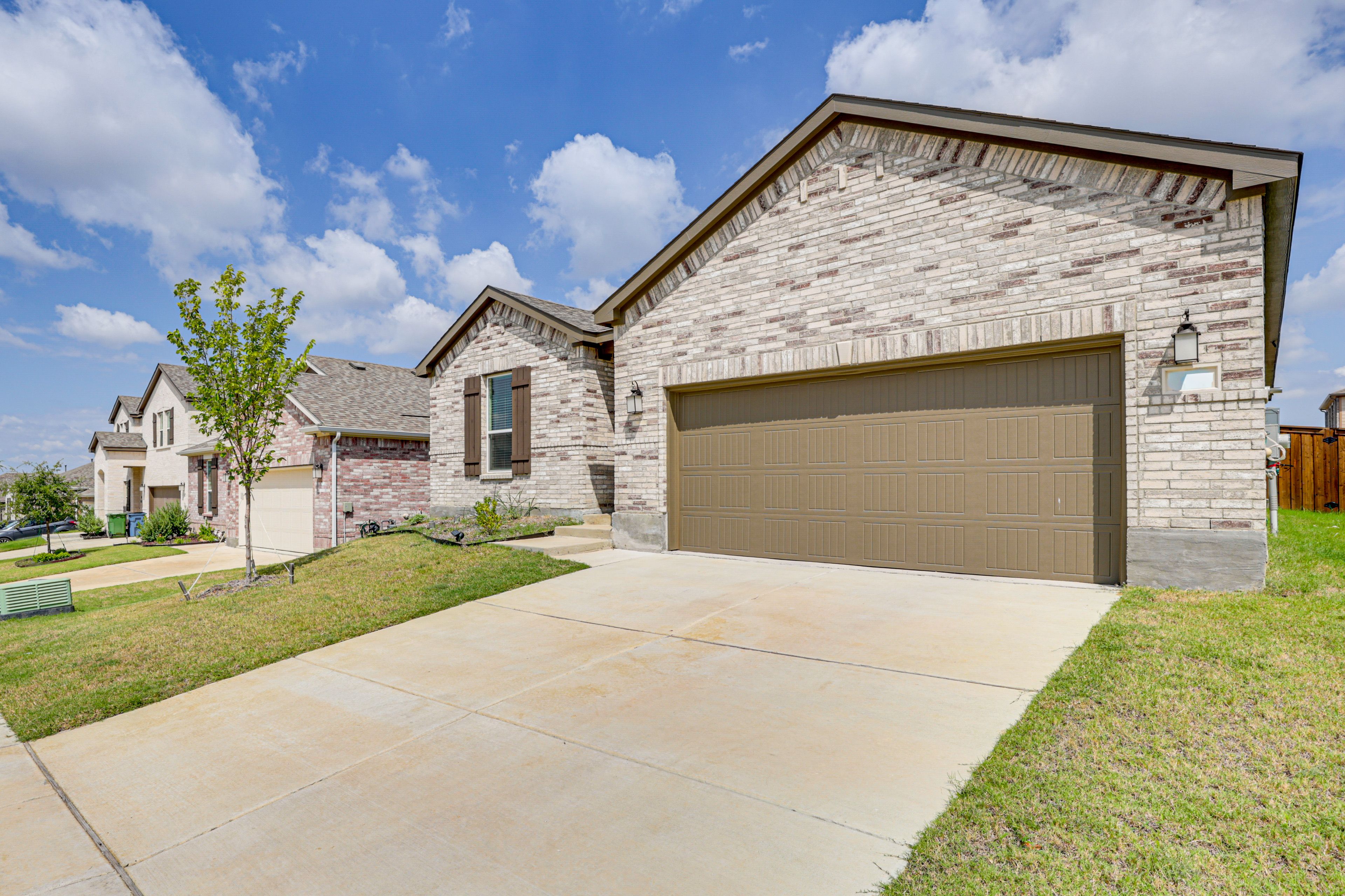 Parking | Driveway (1 Vehicle) | Free Street Parking (First-Come, First-Served)