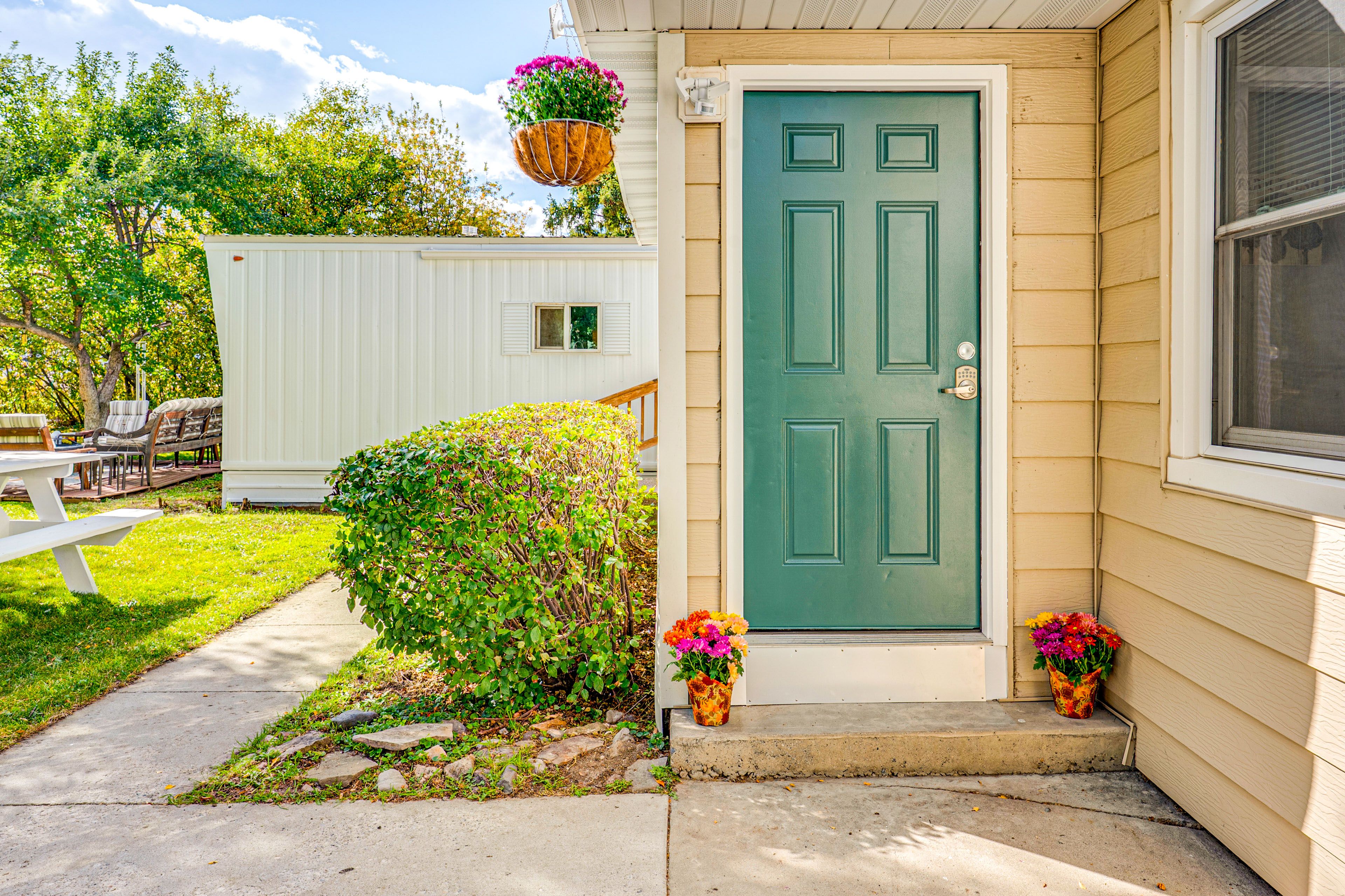 Home Exterior | Entry | Gas Grill