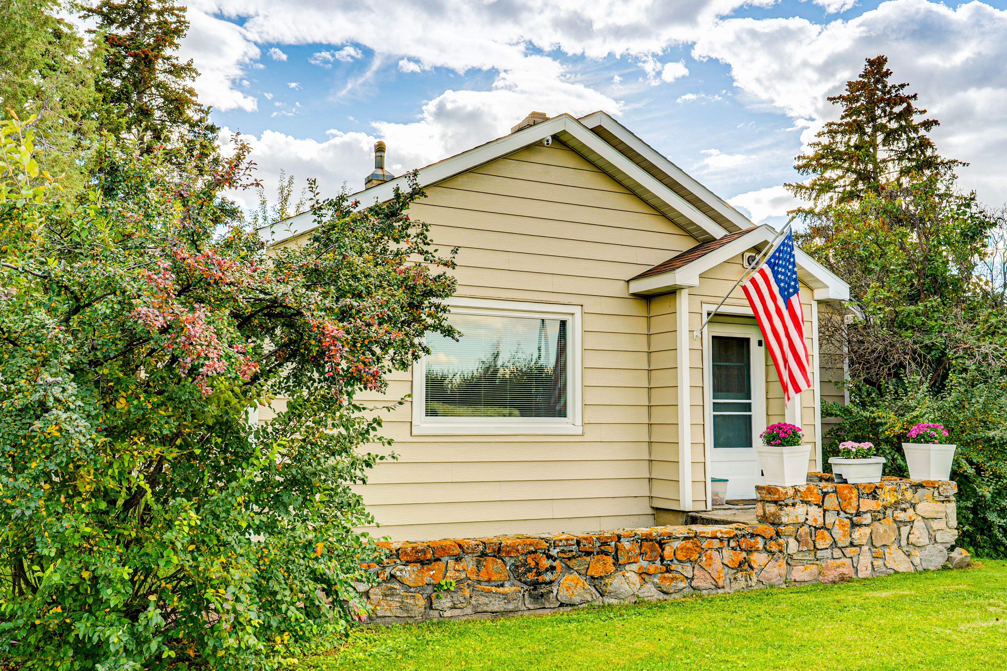 Home Exterior | Large Yard