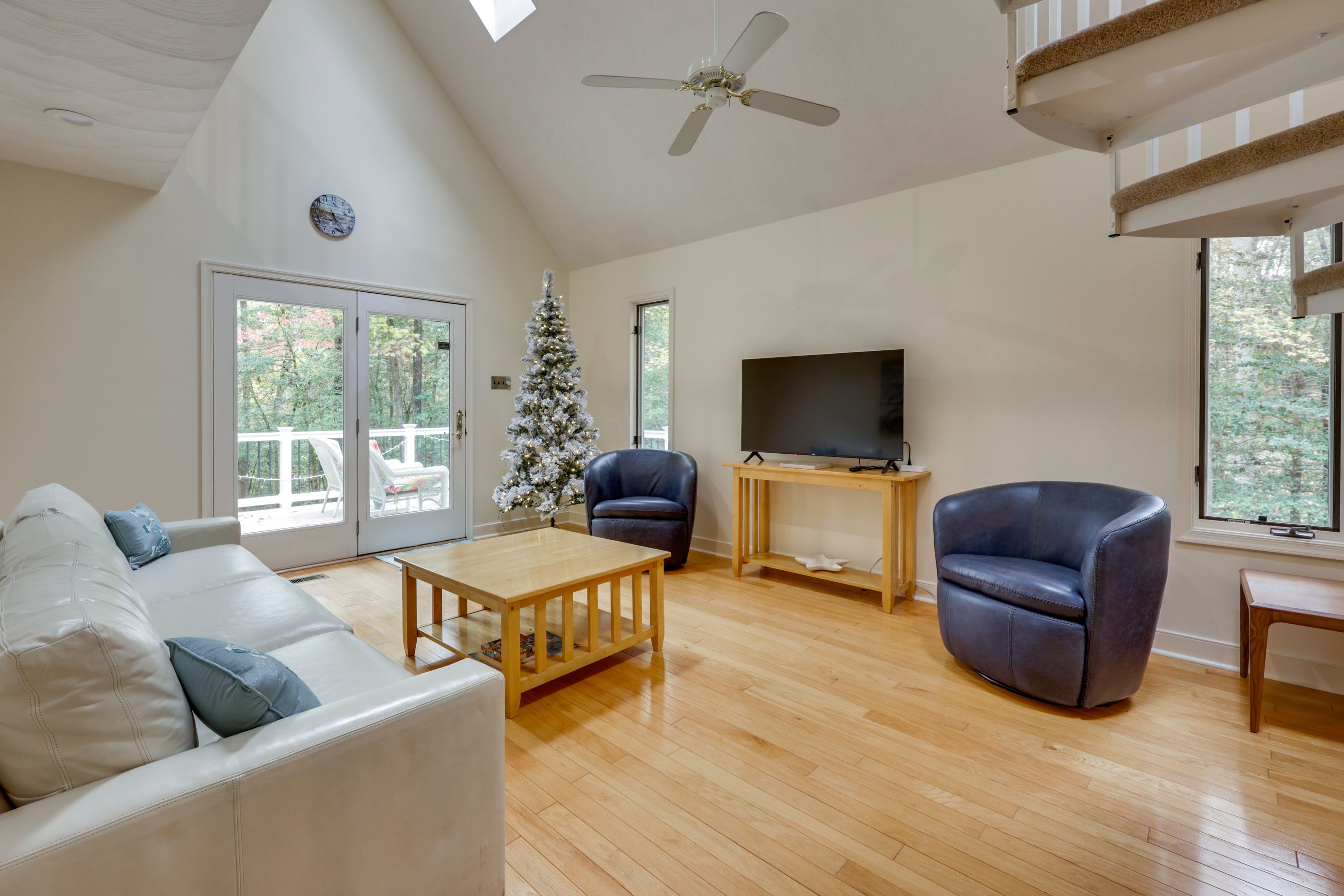 Living Room | 1st Floor | Flat-Screen TV | Central Heating & A/C