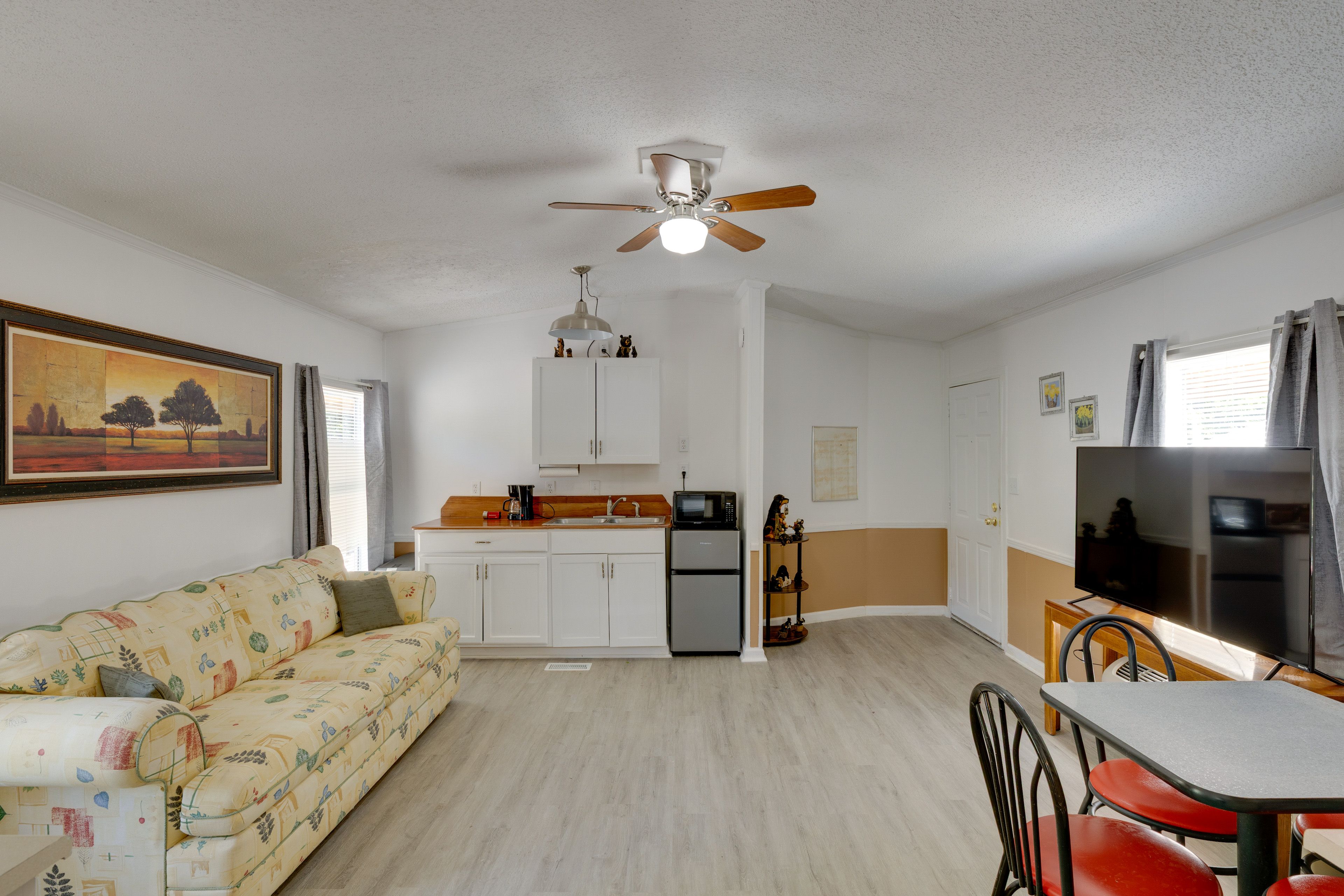 Living Area | Smart TV | Free WiFi