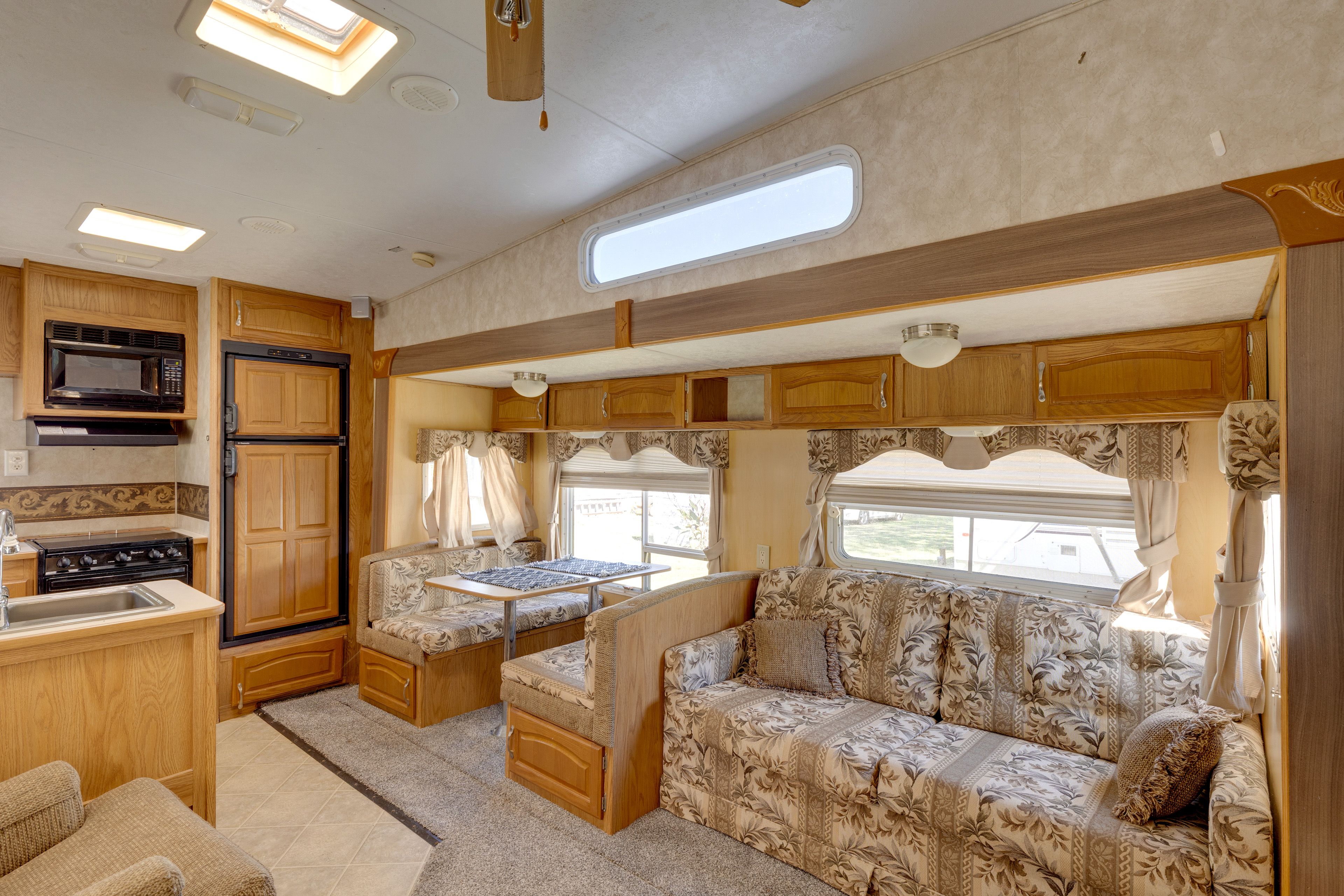 Living Area | Smart TV