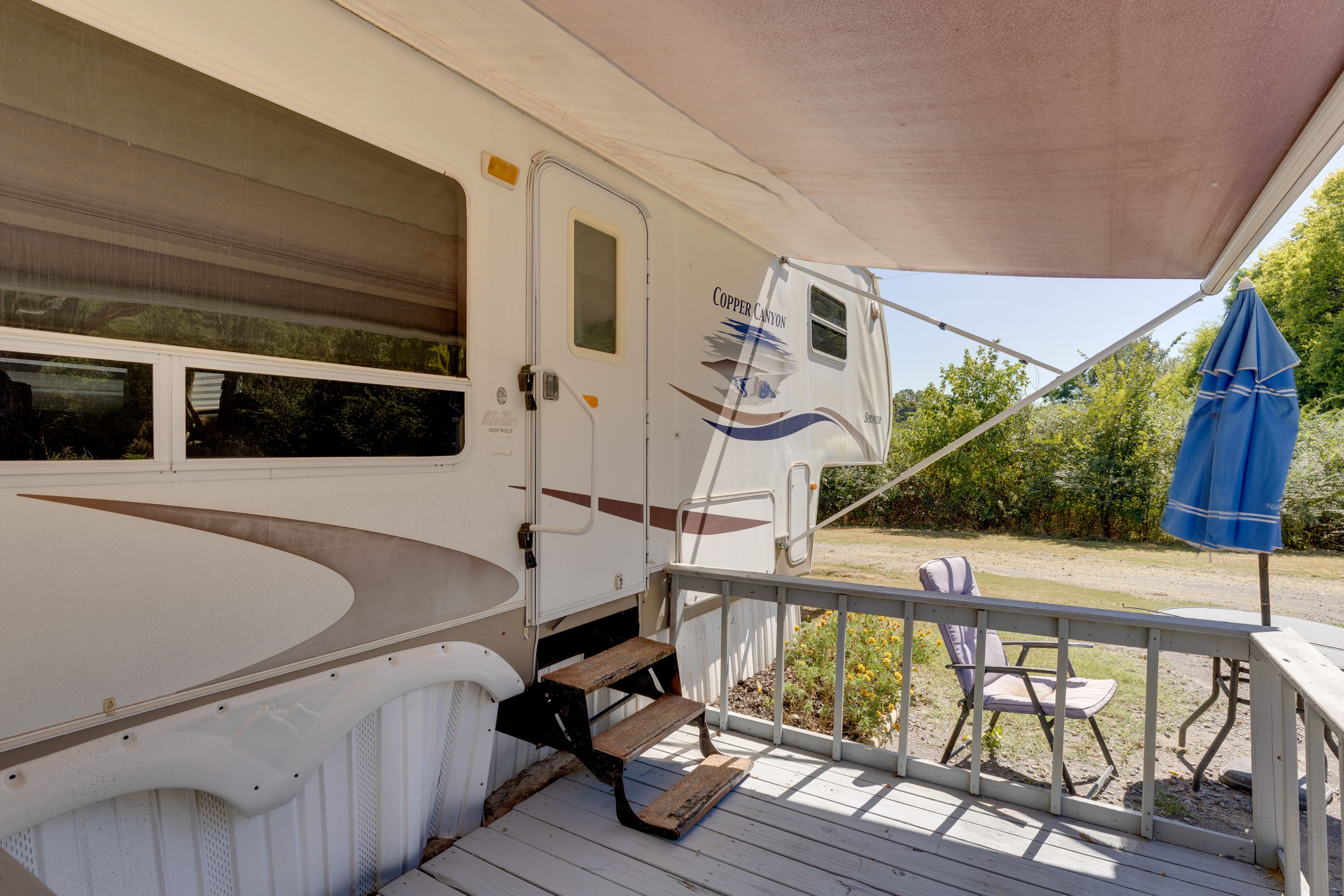 Covered Deck | 14 Mi to Downtown Scottsboro
