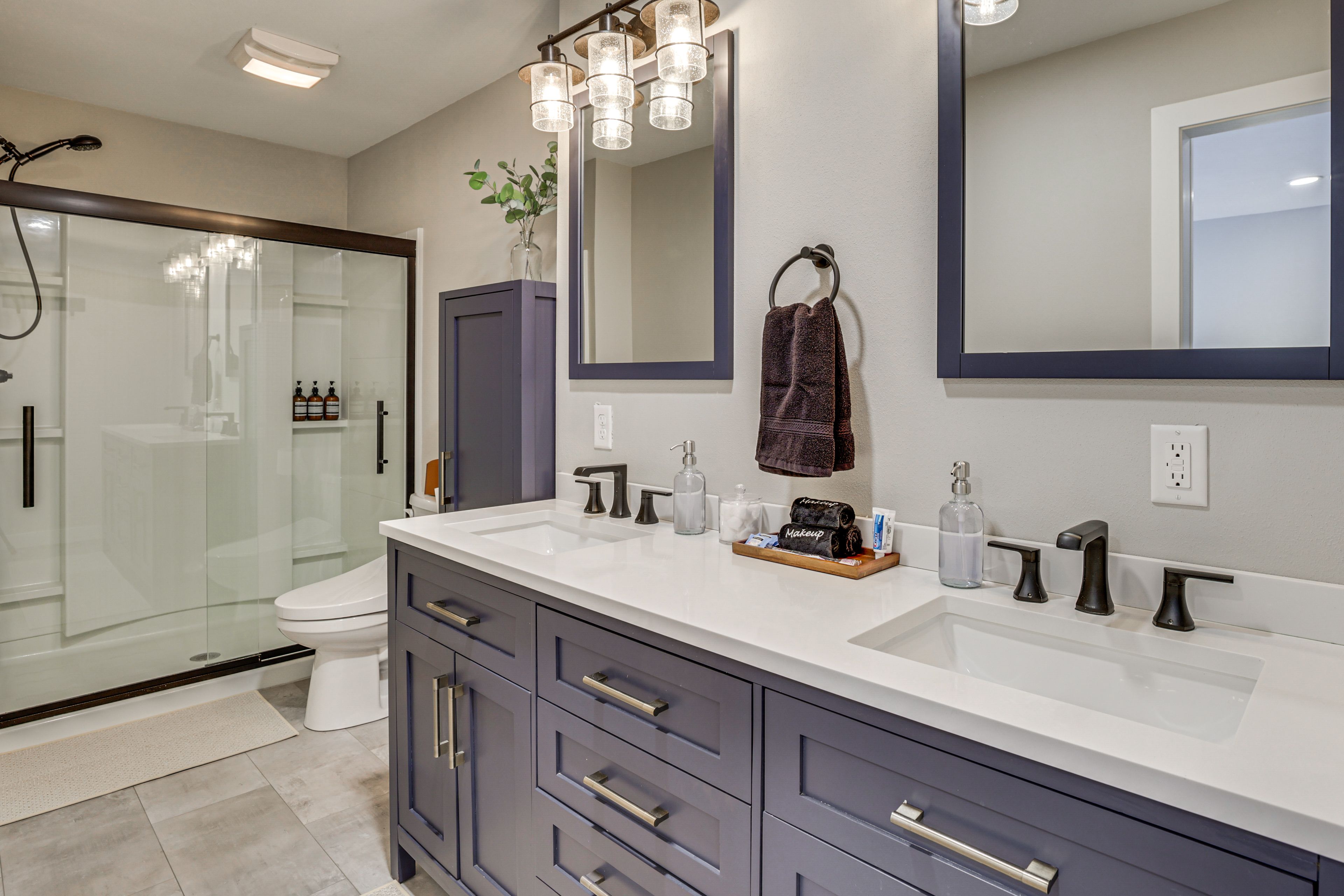 Full Bathroom | Main Level | Complimentary Toiletries