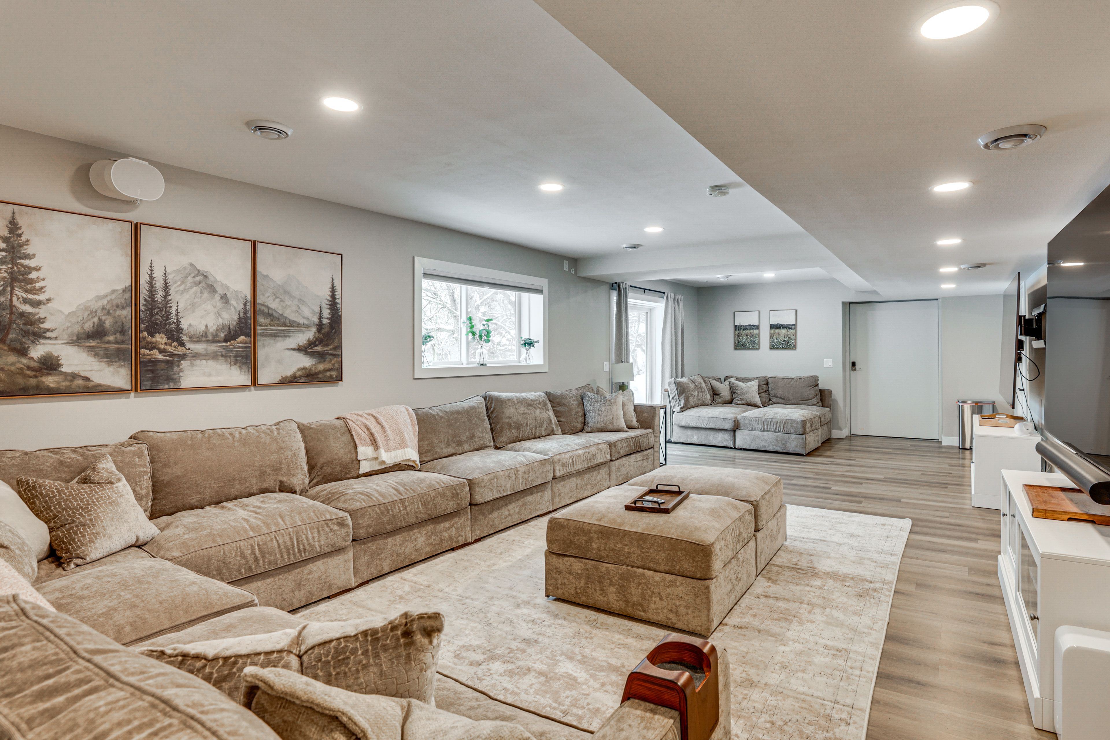 Lounge | Lower Level | 2 Smart TVs