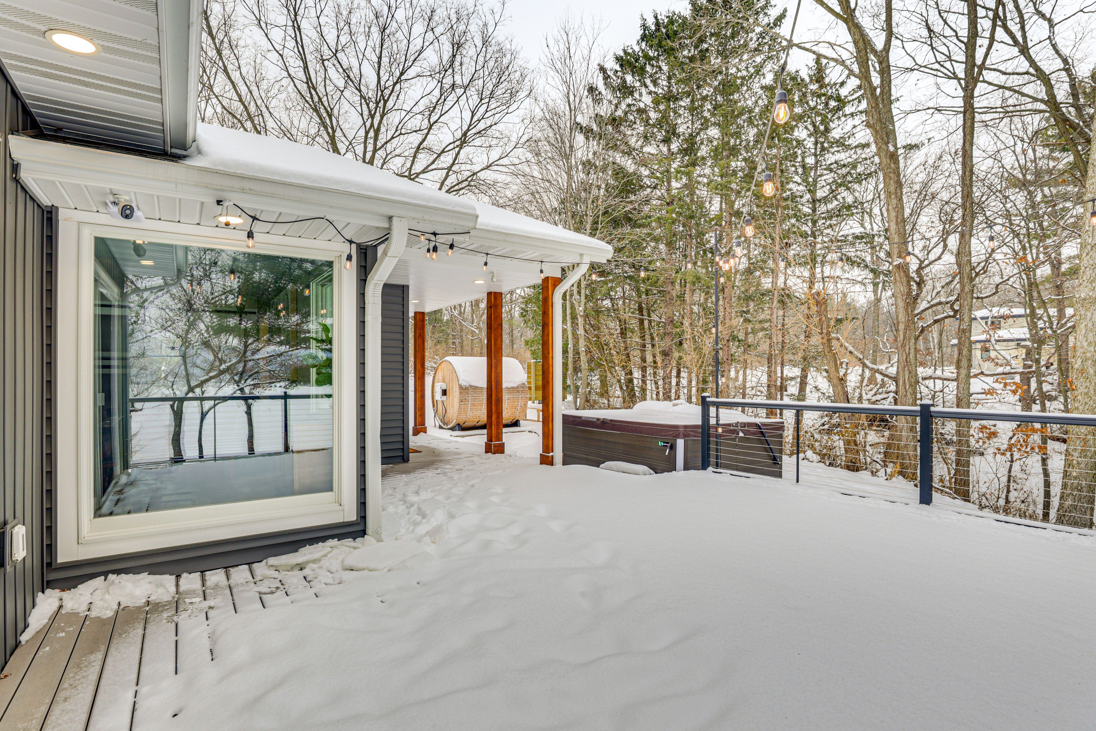 Deck | Sauna & Hot Tub