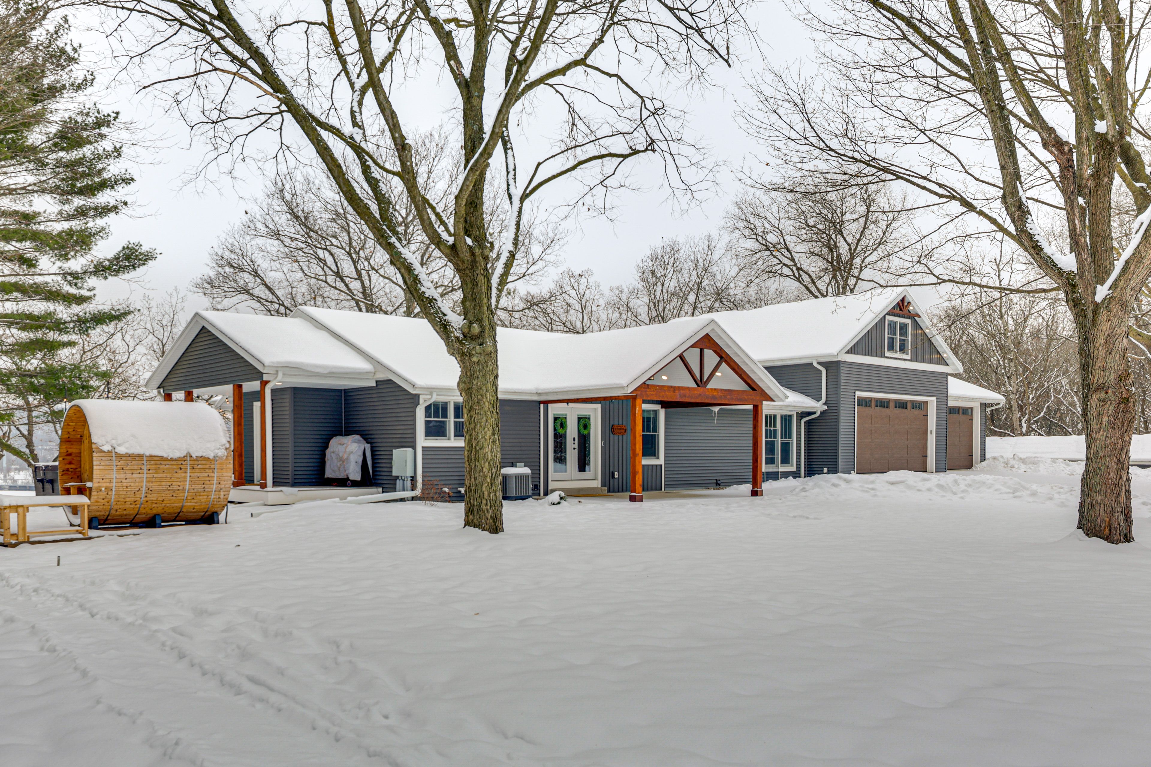 Parking | Garage (2 Vehicles) | Driveway (2 Vehicles)