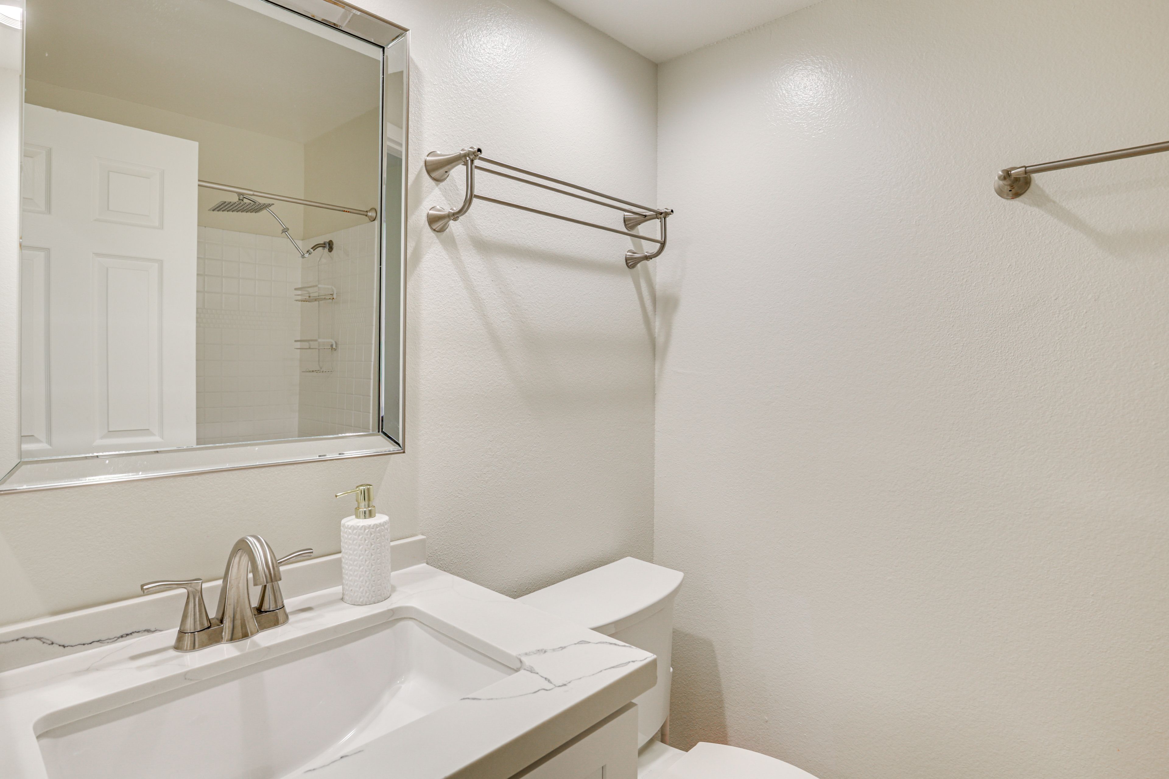 Full Bathroom | 2nd Floor