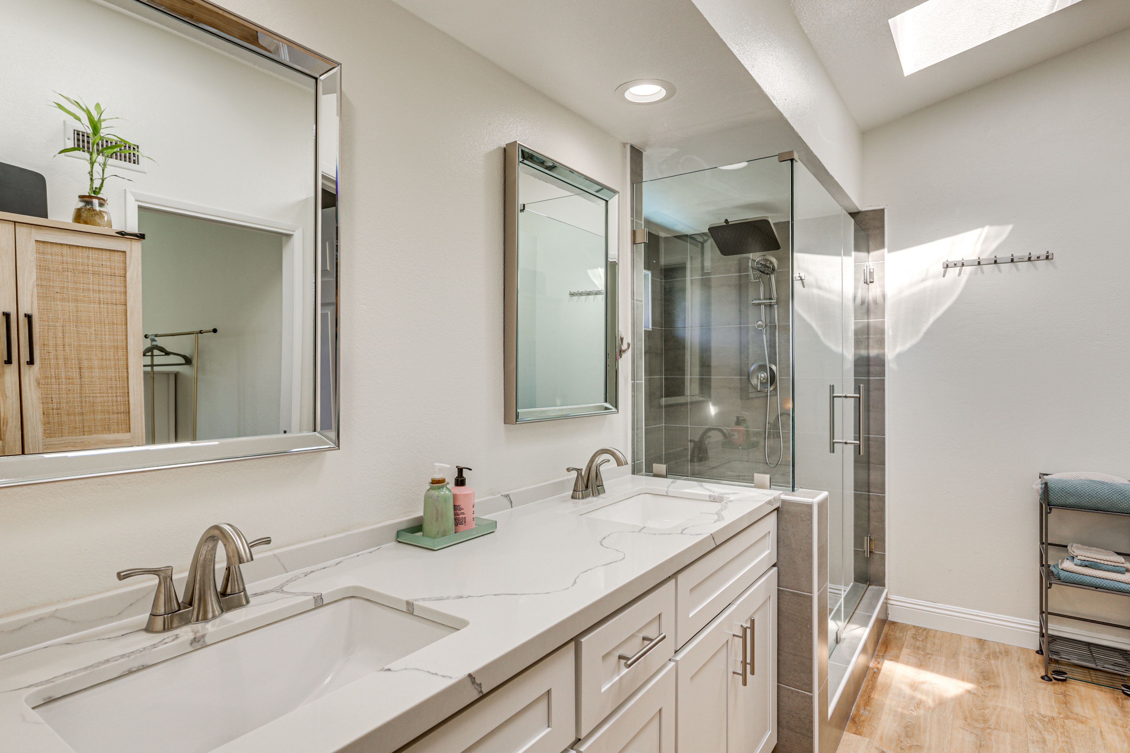 Full Bathroom | 2nd Floor