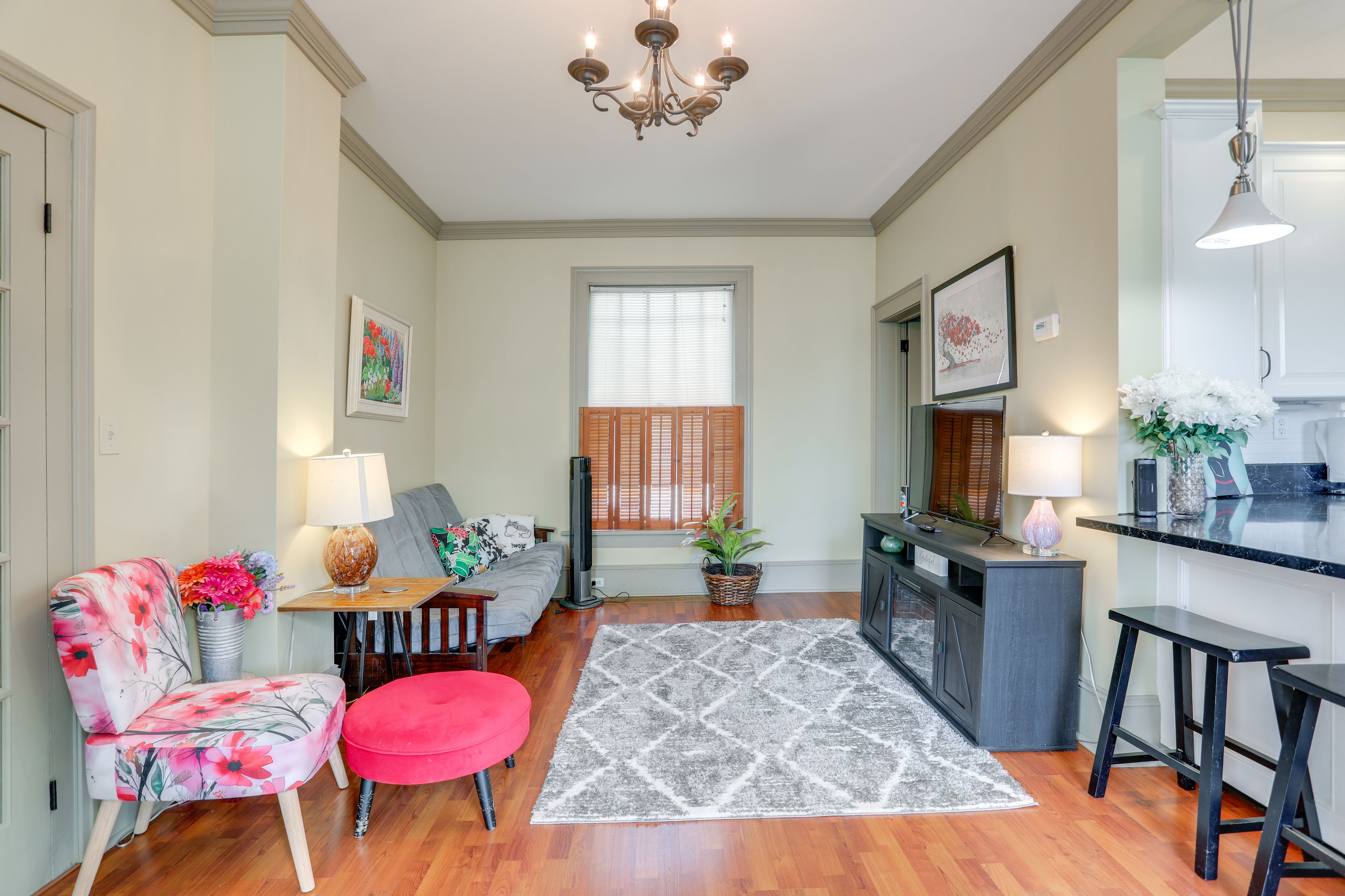 Living Room | Full Futon | Flat-Screen TV | Central Heating & A/C | Free WiFi