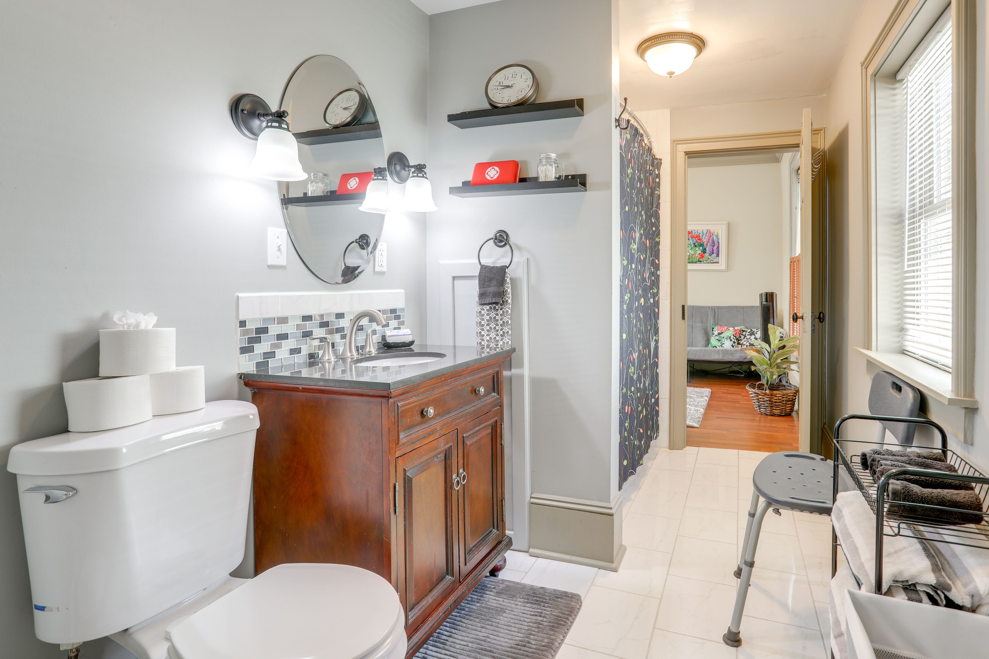 Full Bathroom | Complimentary Toiletries | Towels Provided