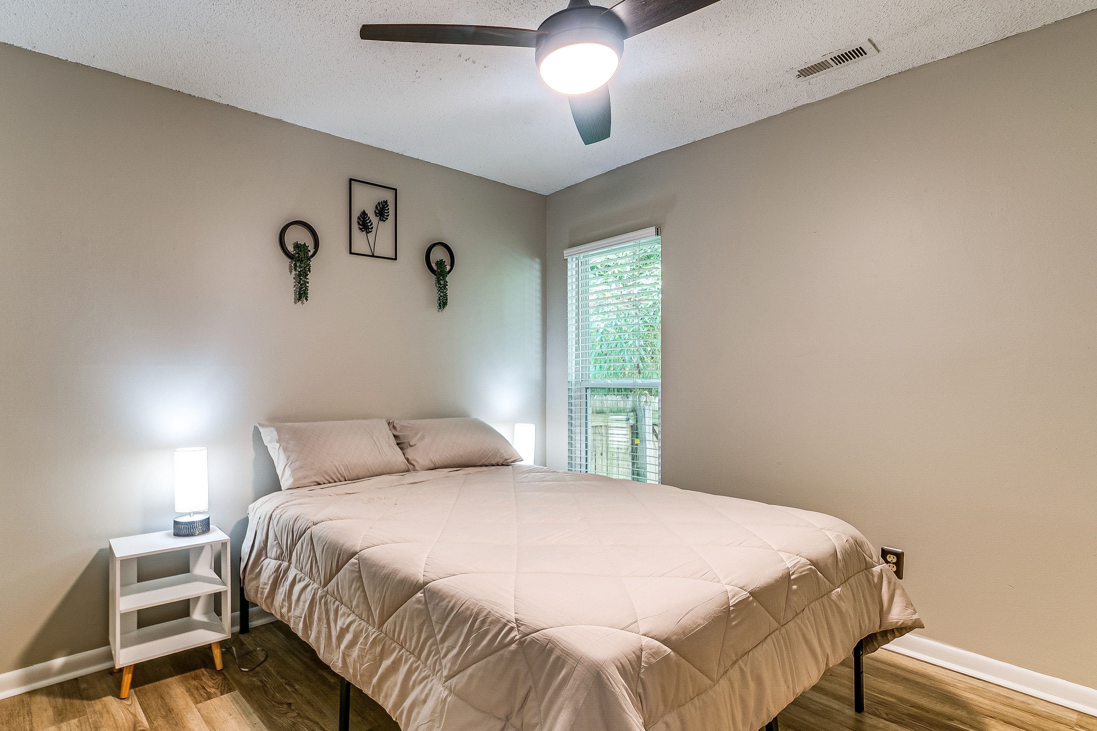 Bedroom 2 | Queen Bed