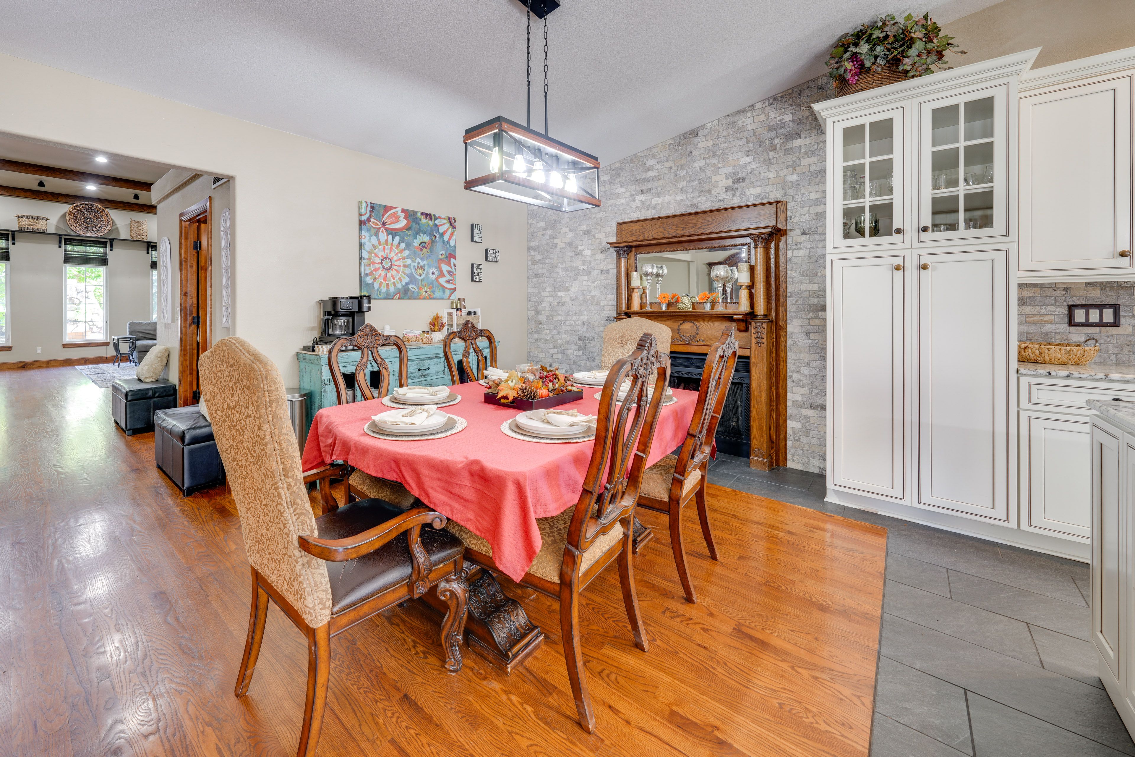 Dining Table | Dishware/Flatware