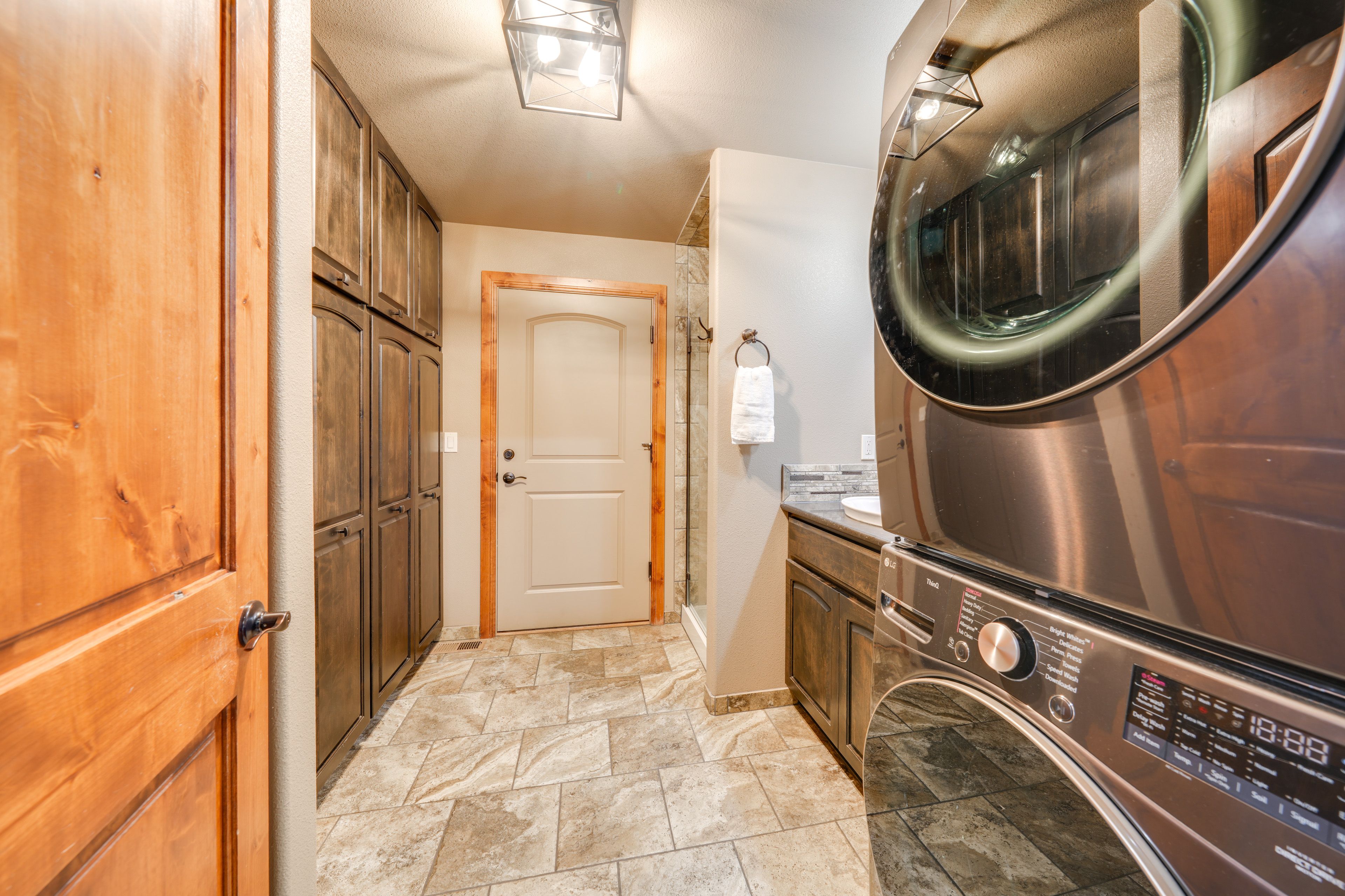 Full Bathroom | Laundry