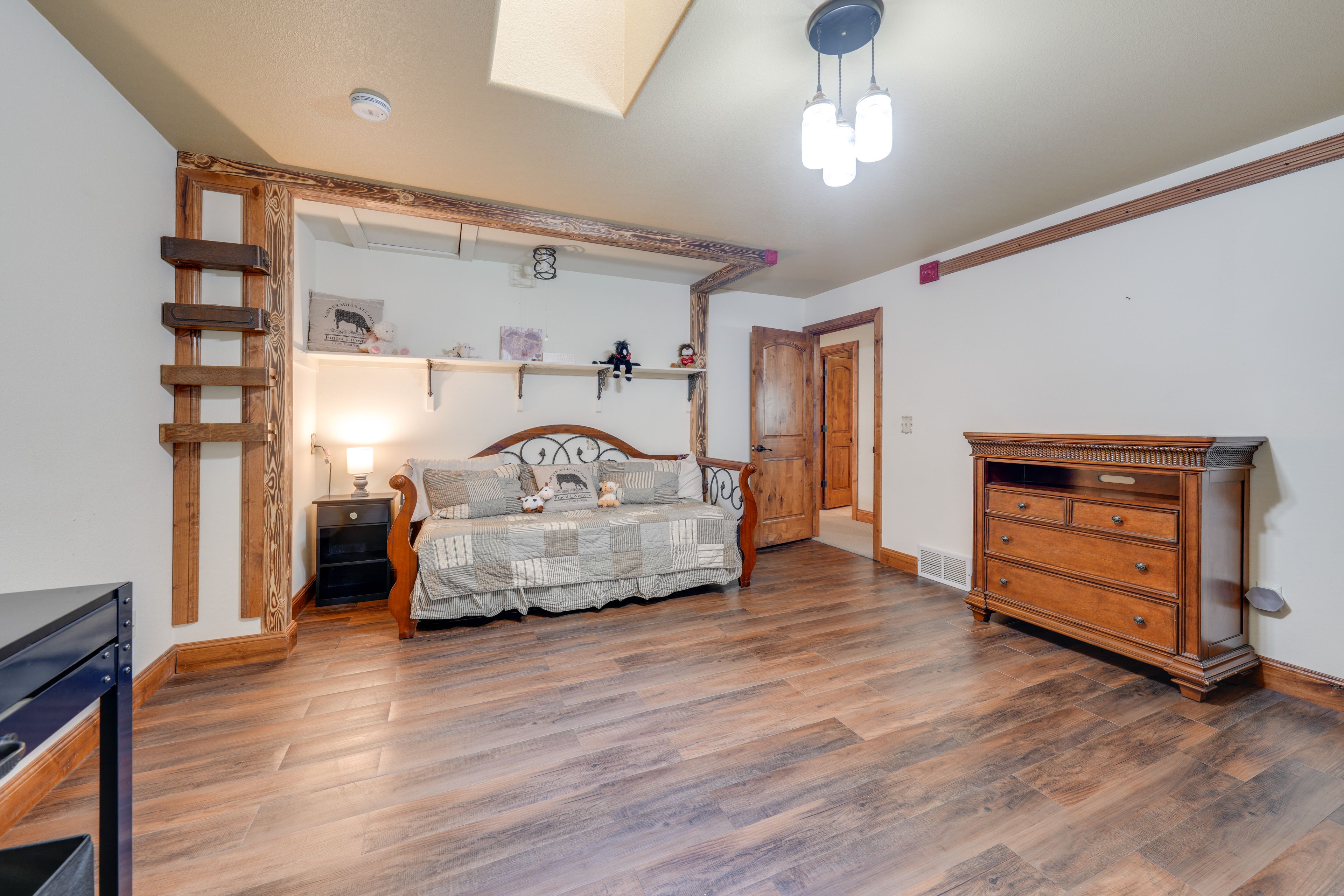 Bonus Room | Twin Daybed w/ Twin Trundle