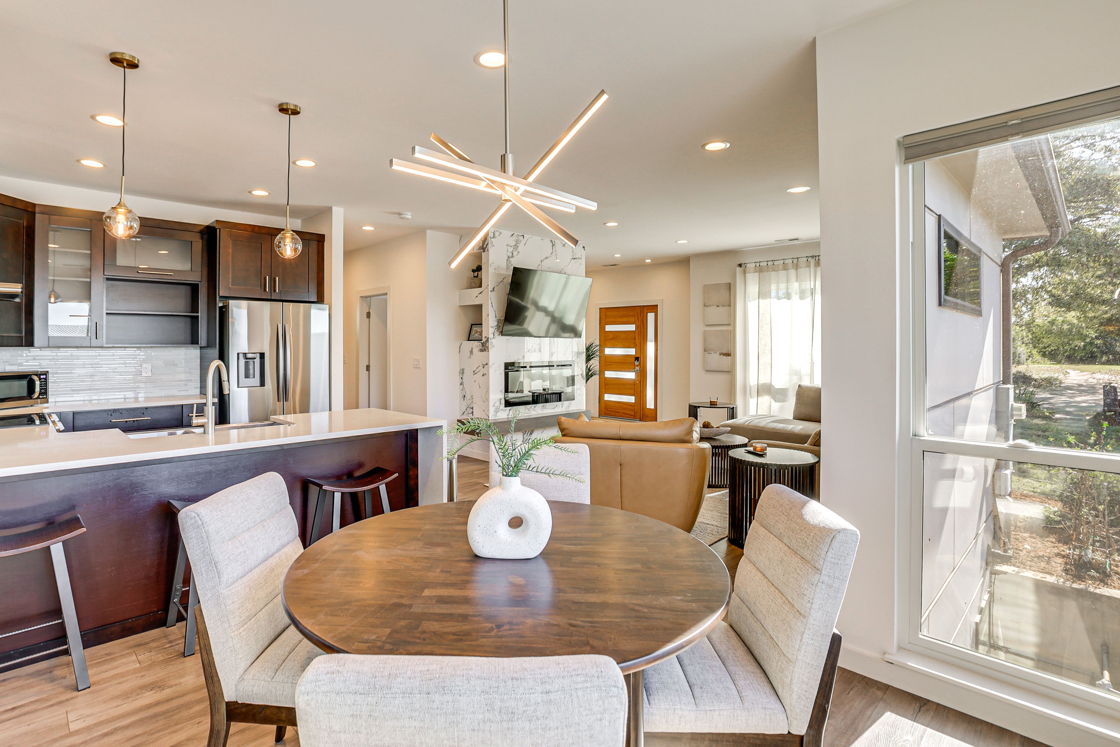 Dining Area | 1st Floor | Dishware/Flatware | Free WiFi