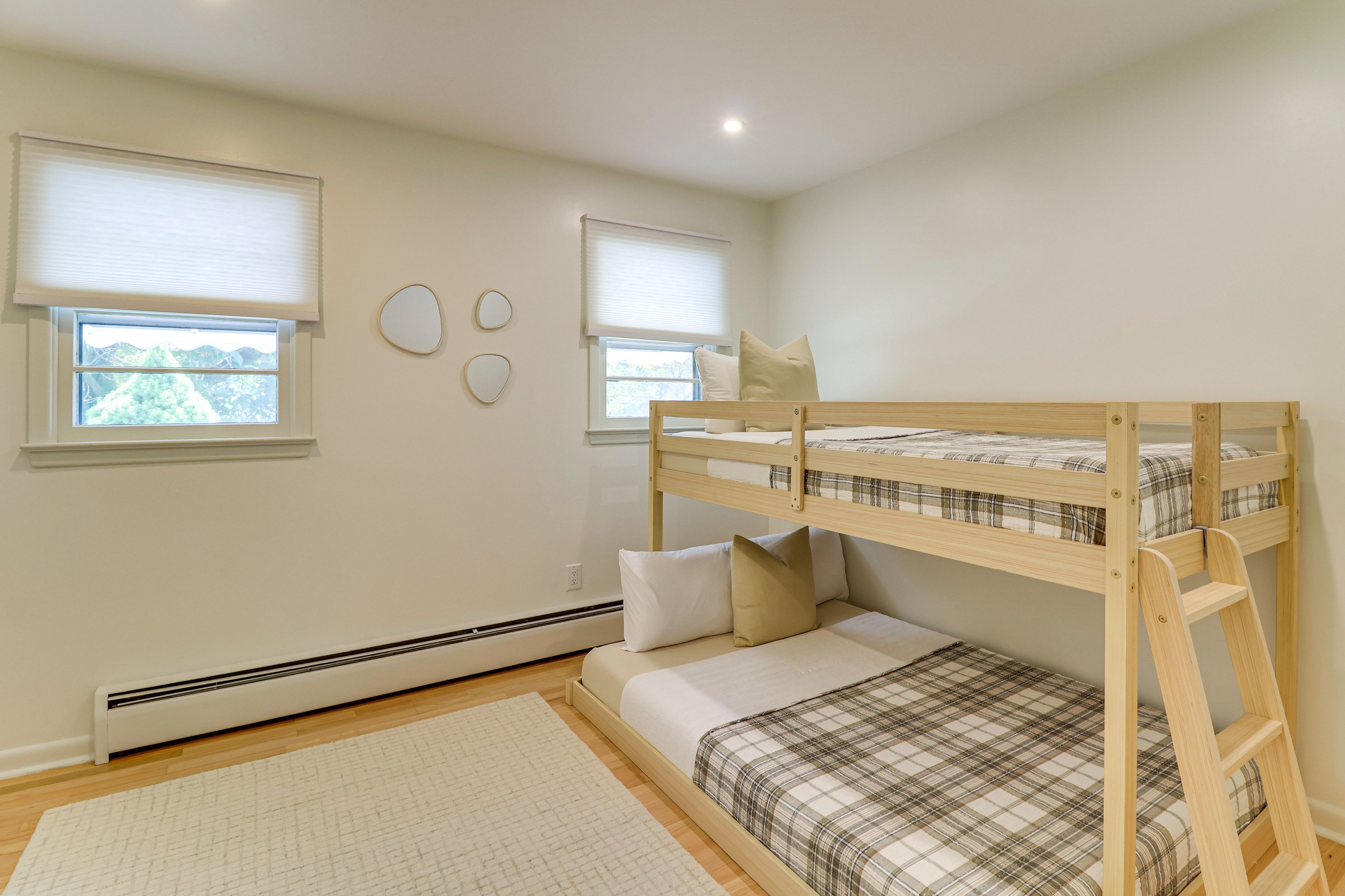 Bedroom 3 | Twin/Full Bunk Bed