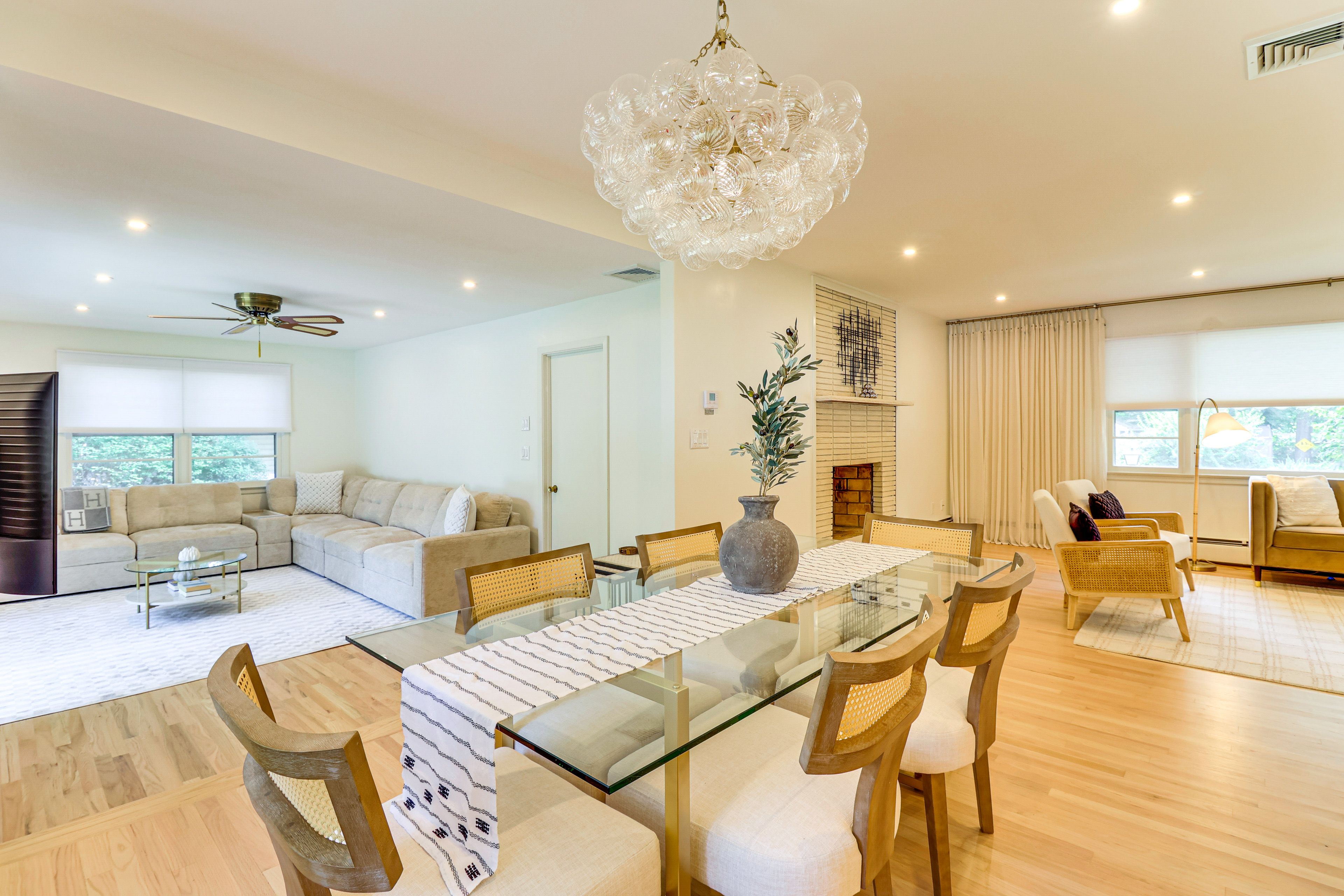 Dining Area | Dishware/Flatware Provided