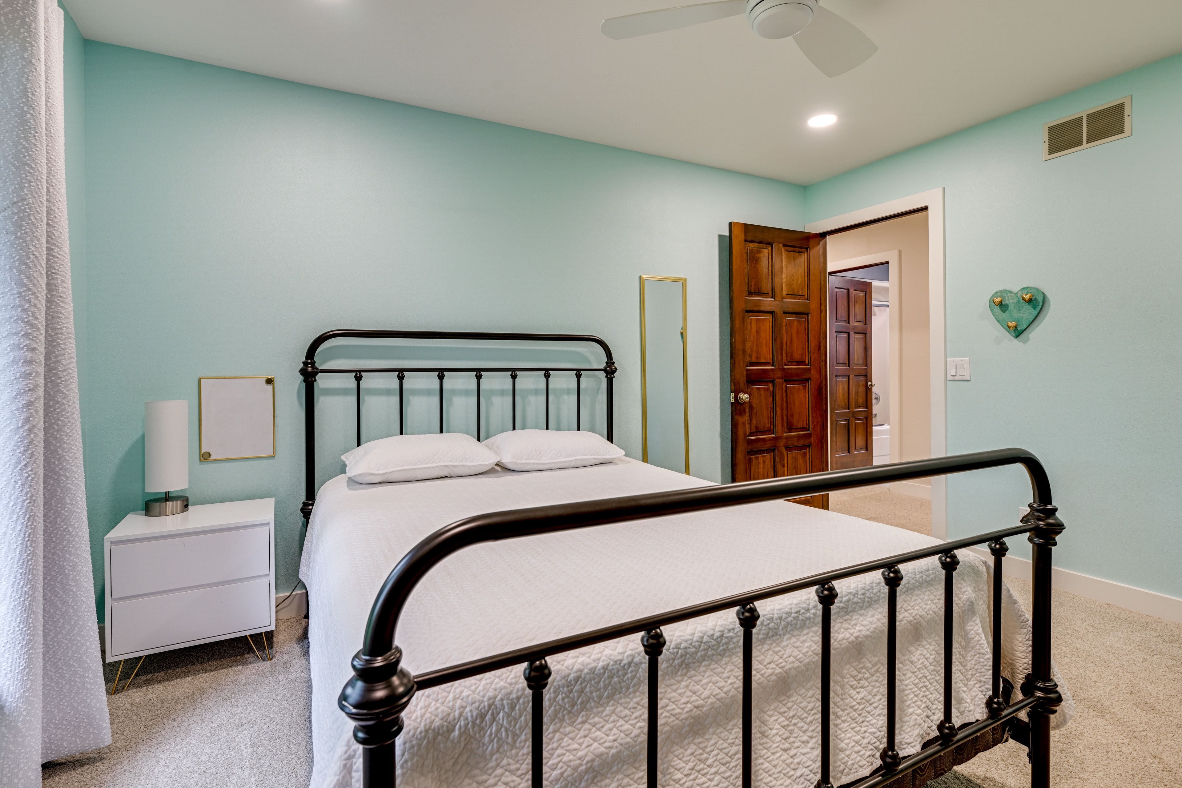 Bedroom 3 | Queen Bed