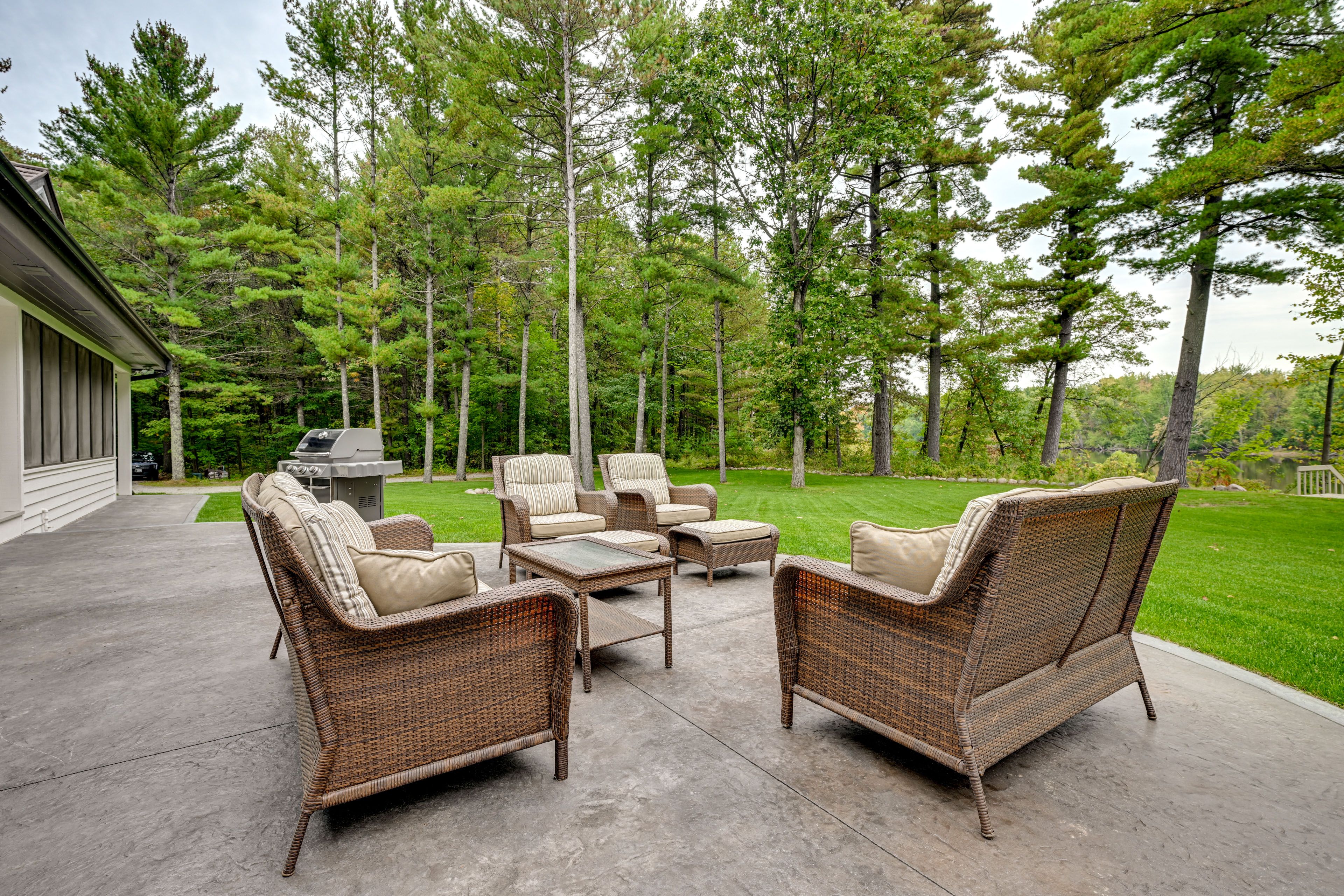 Patio w/ Seating | Gas Grill